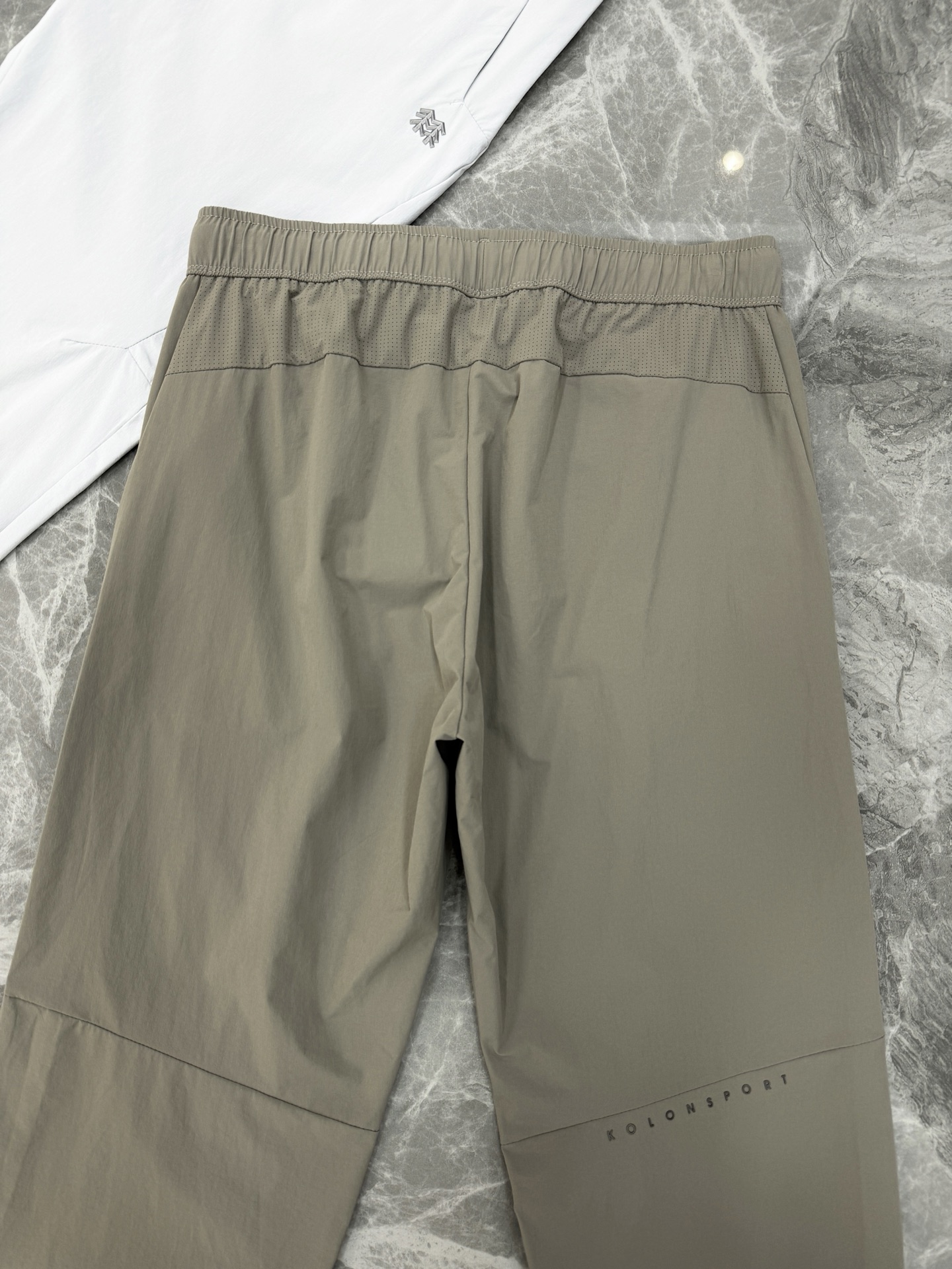 KOLON SPORT可隆26s户外新款夏季速干软壳休闲裤，采用透气速干面料，轻薄舒适，超适合夏天穿! 