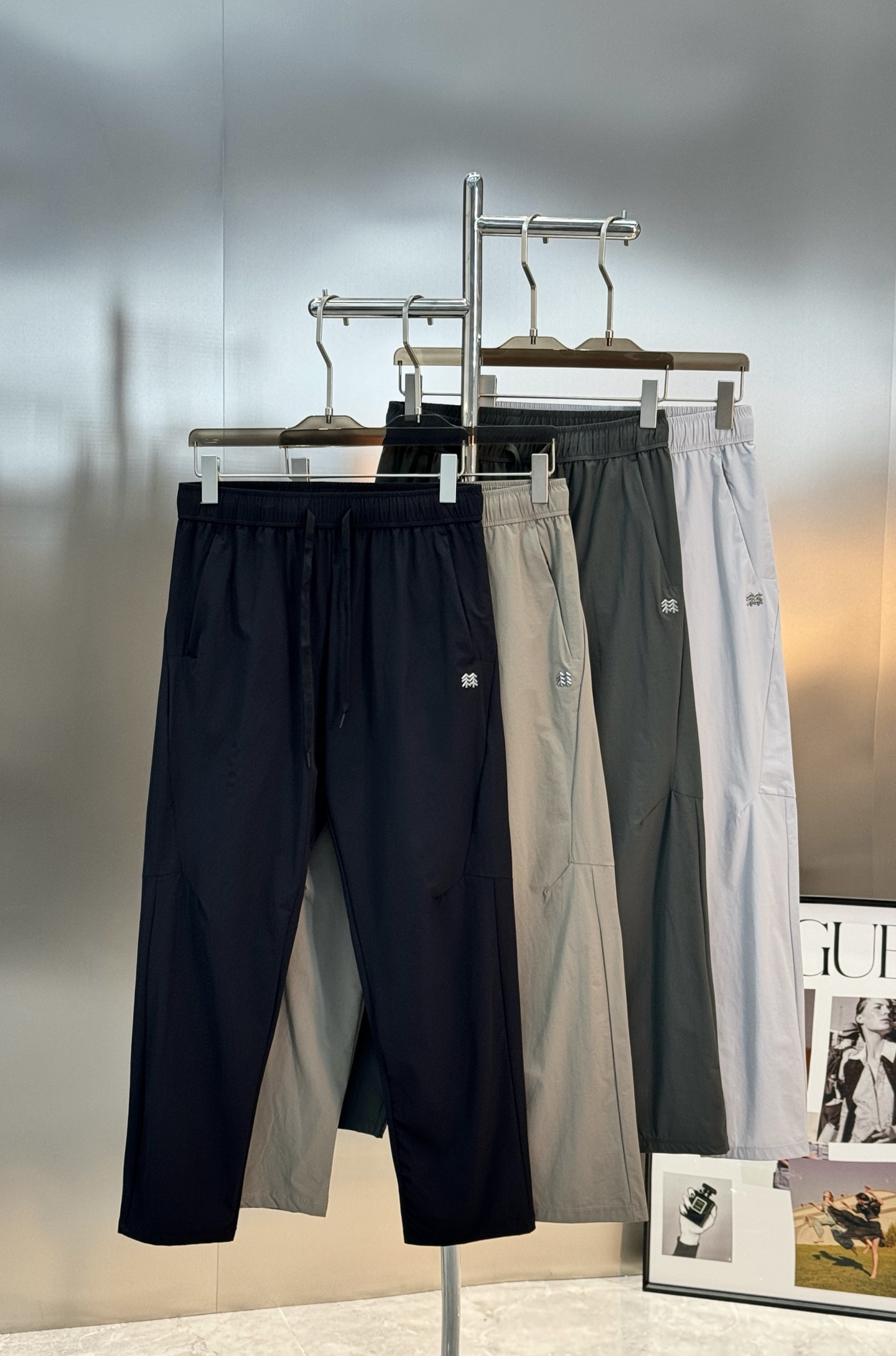 KOLON SPORT可隆26s户外新款夏季速干软壳休闲裤，采用透气速干面料，轻薄舒适，超适合夏天穿! 