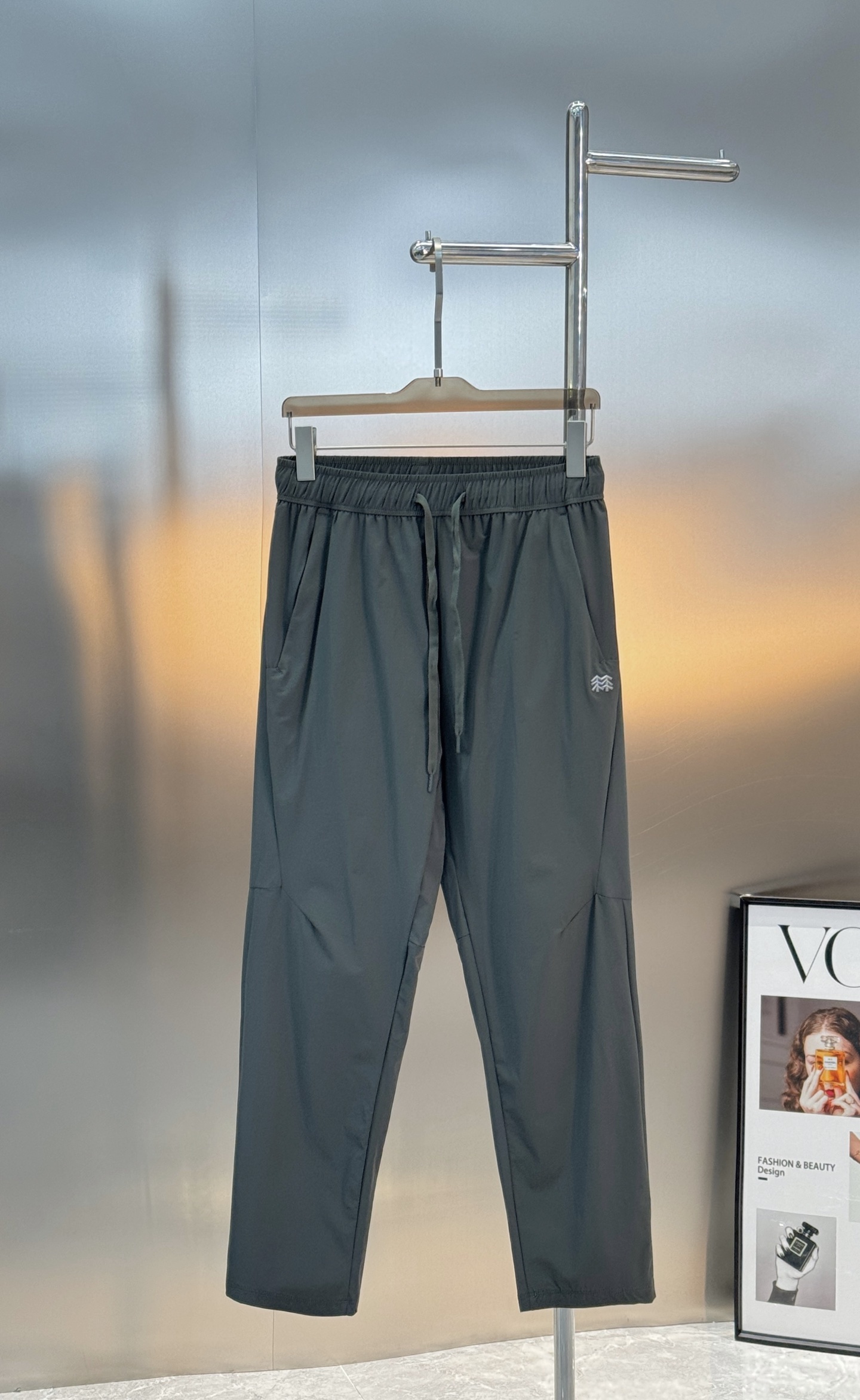 KOLON SPORT可隆26s户外新款夏季速干软壳休闲裤，采用透气速干面料，轻薄舒适，超适合夏天穿! 