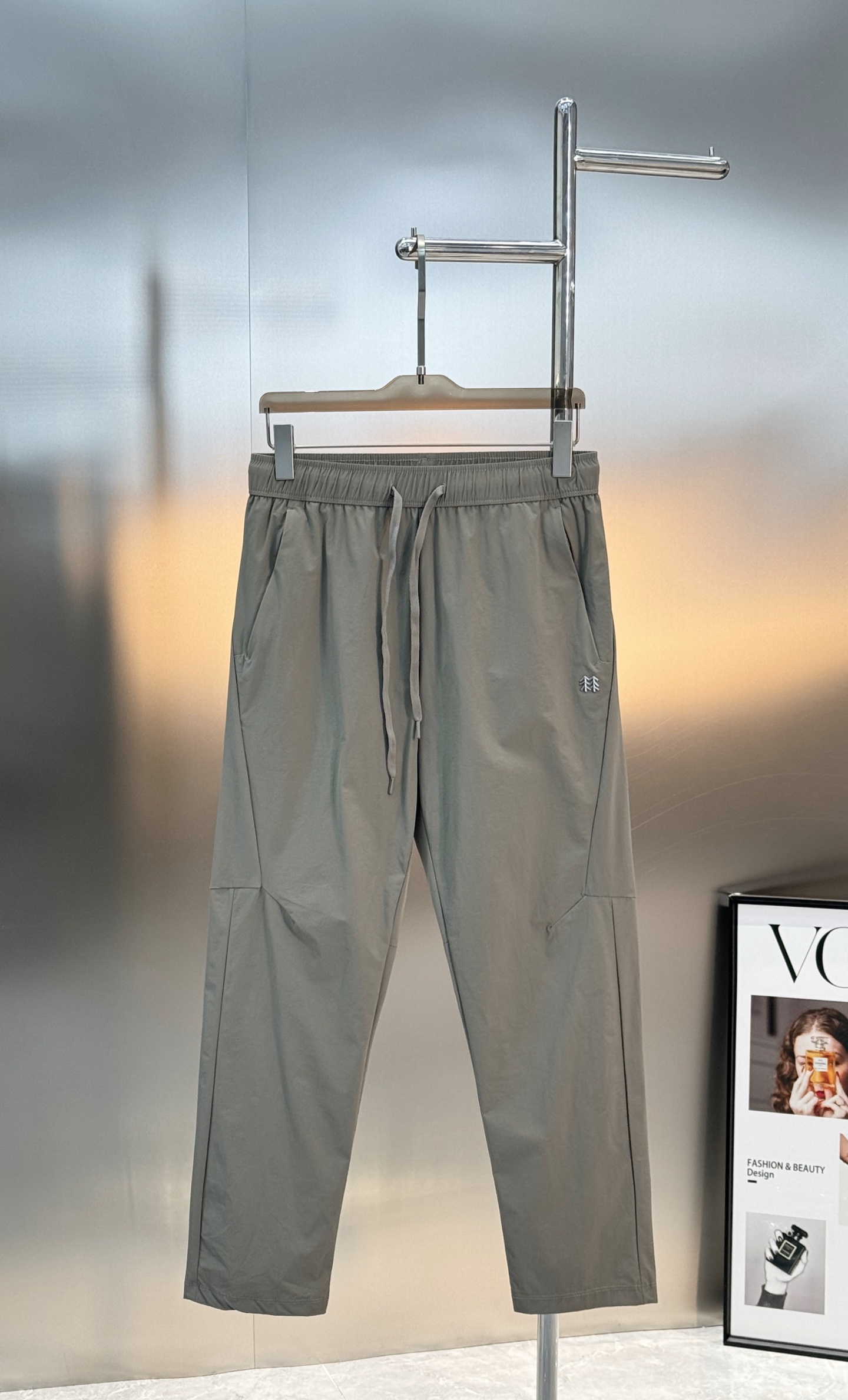 KOLON SPORT可隆26s户外新款夏季速干软壳休闲裤，采用透气速干面料，轻薄舒适，超适合夏天穿! 
