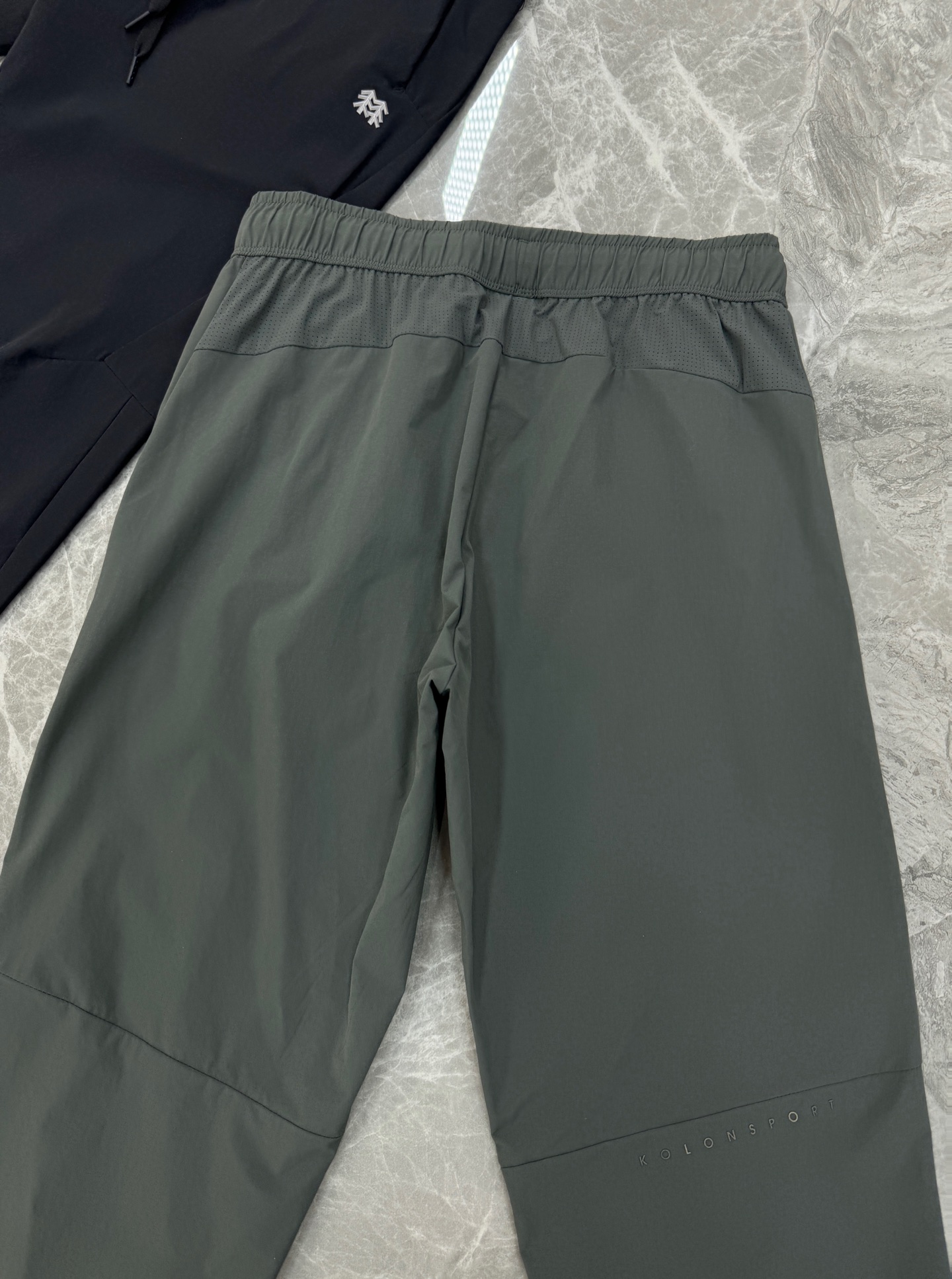 KOLON SPORT可隆26s户外新款夏季速干软壳休闲裤，采用透气速干面料，轻薄舒适，超适合夏天穿! 
