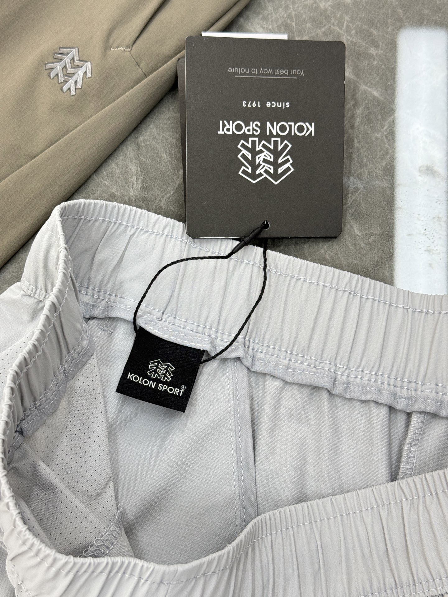 KOLON SPORT可隆26s户外新款夏季速干软壳休闲裤，采用透气速干面料，轻薄舒适，超适合夏天穿! 