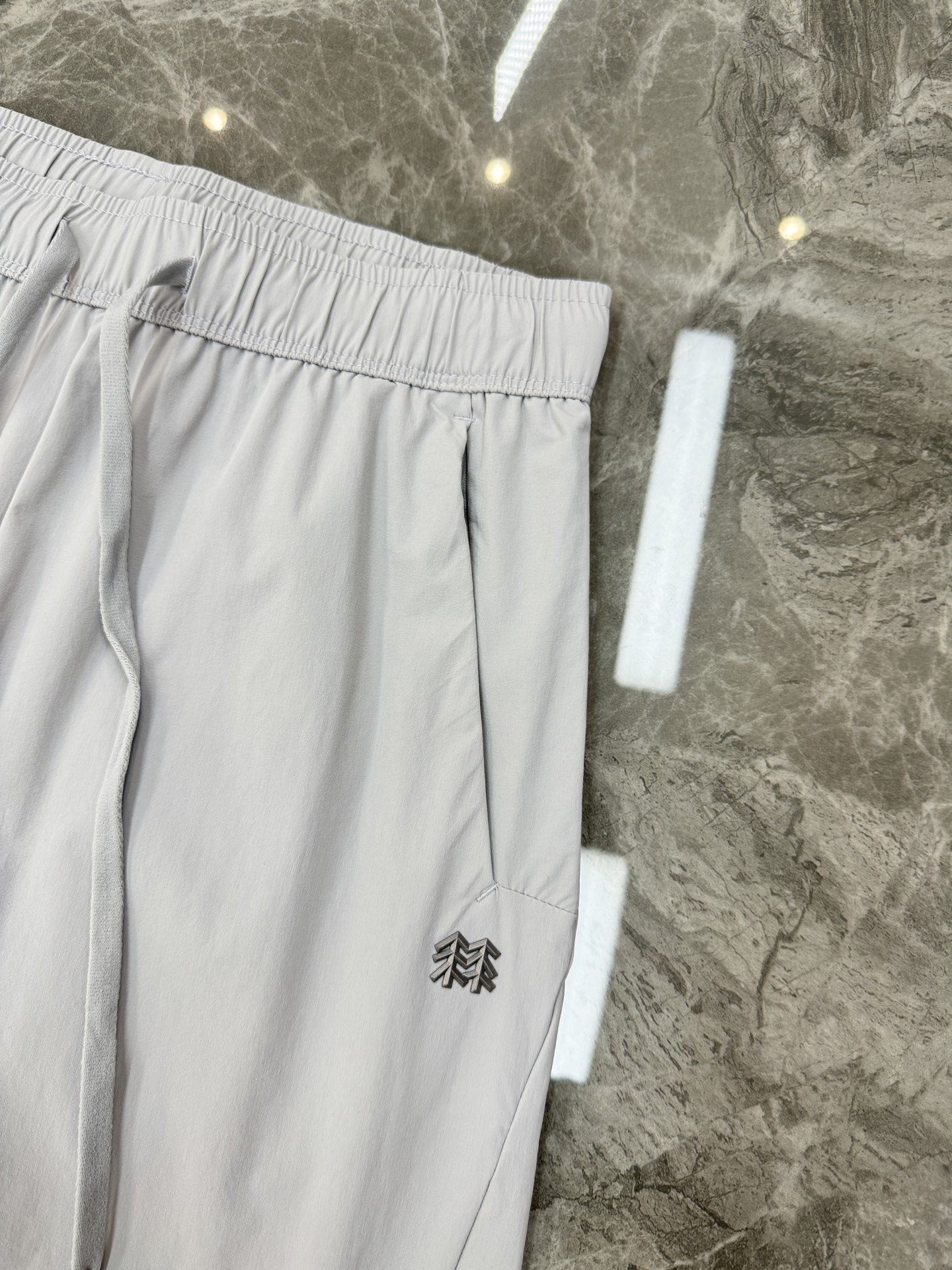 KOLON SPORT可隆26s户外新款夏季速干软壳休闲裤，采用透气速干面料，轻薄舒适，超适合夏天穿! 
