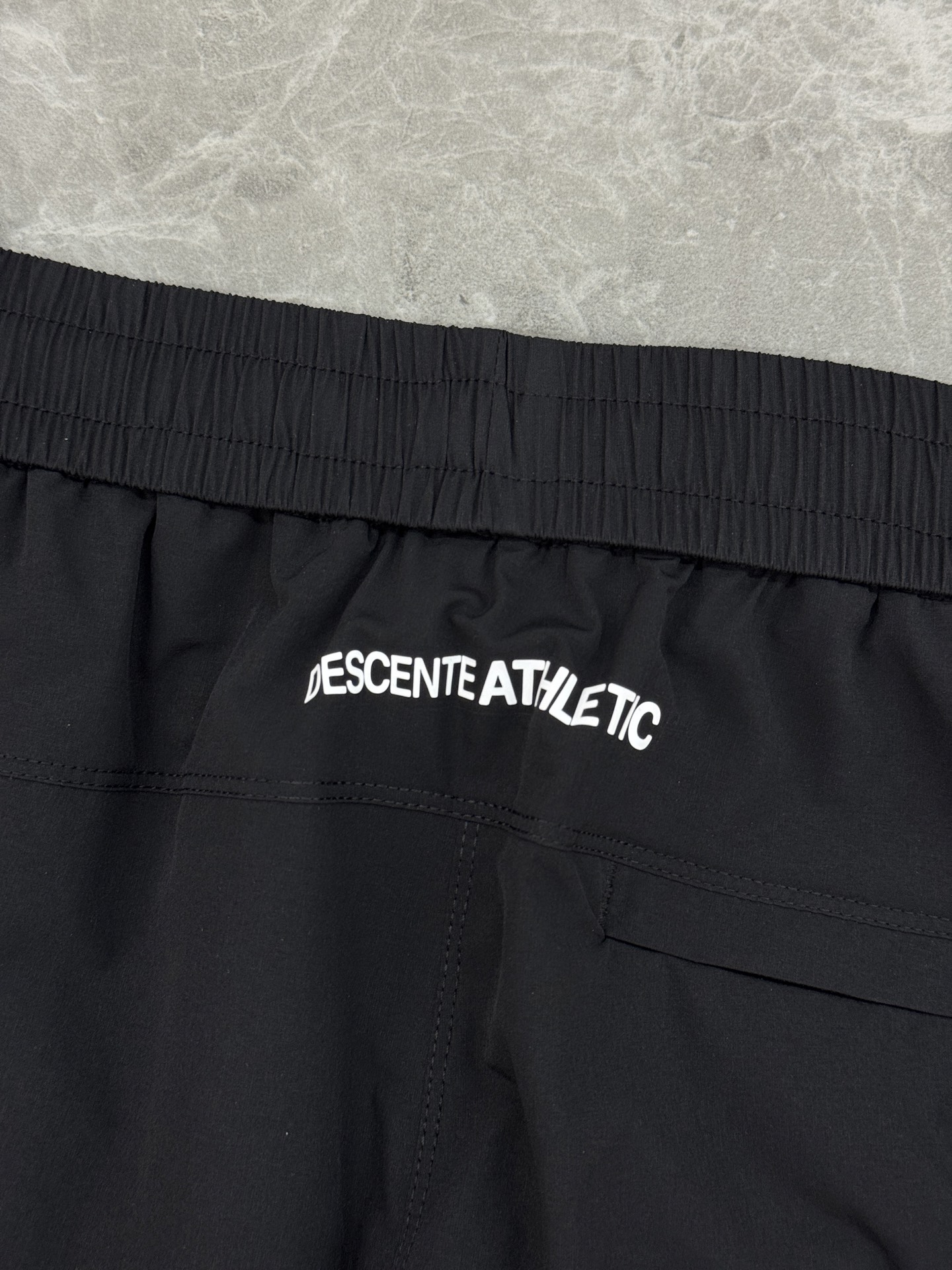 DESCENTE ATHLETIC迪桑特26s新款速干软壳裤.轻薄透气面料，夏天运动或日常都超适合!松紧