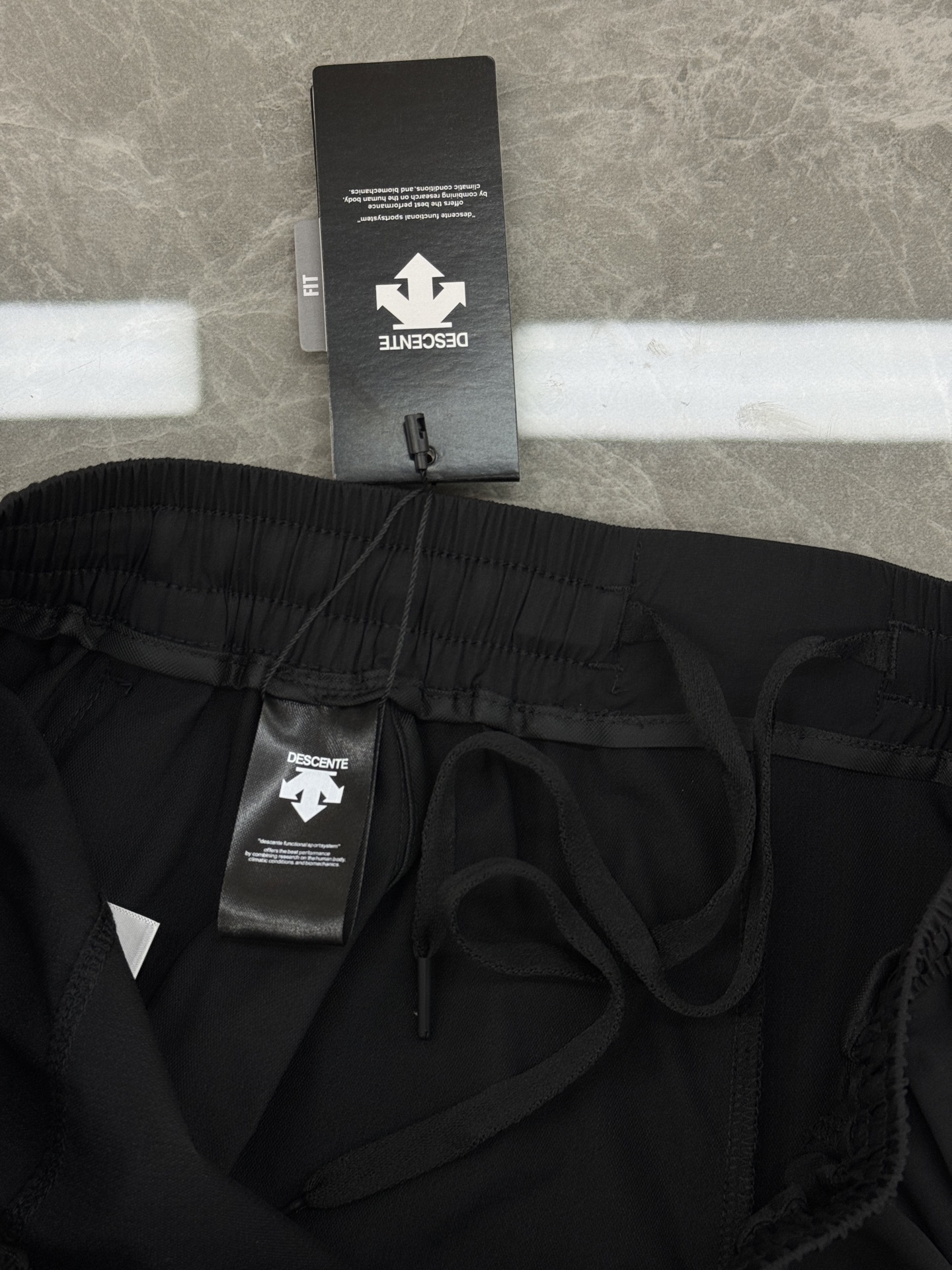 DESCENTE ATHLETIC迪桑特26s新款速干软壳裤.轻薄透气面料，夏天运动或日常都超适合!松紧