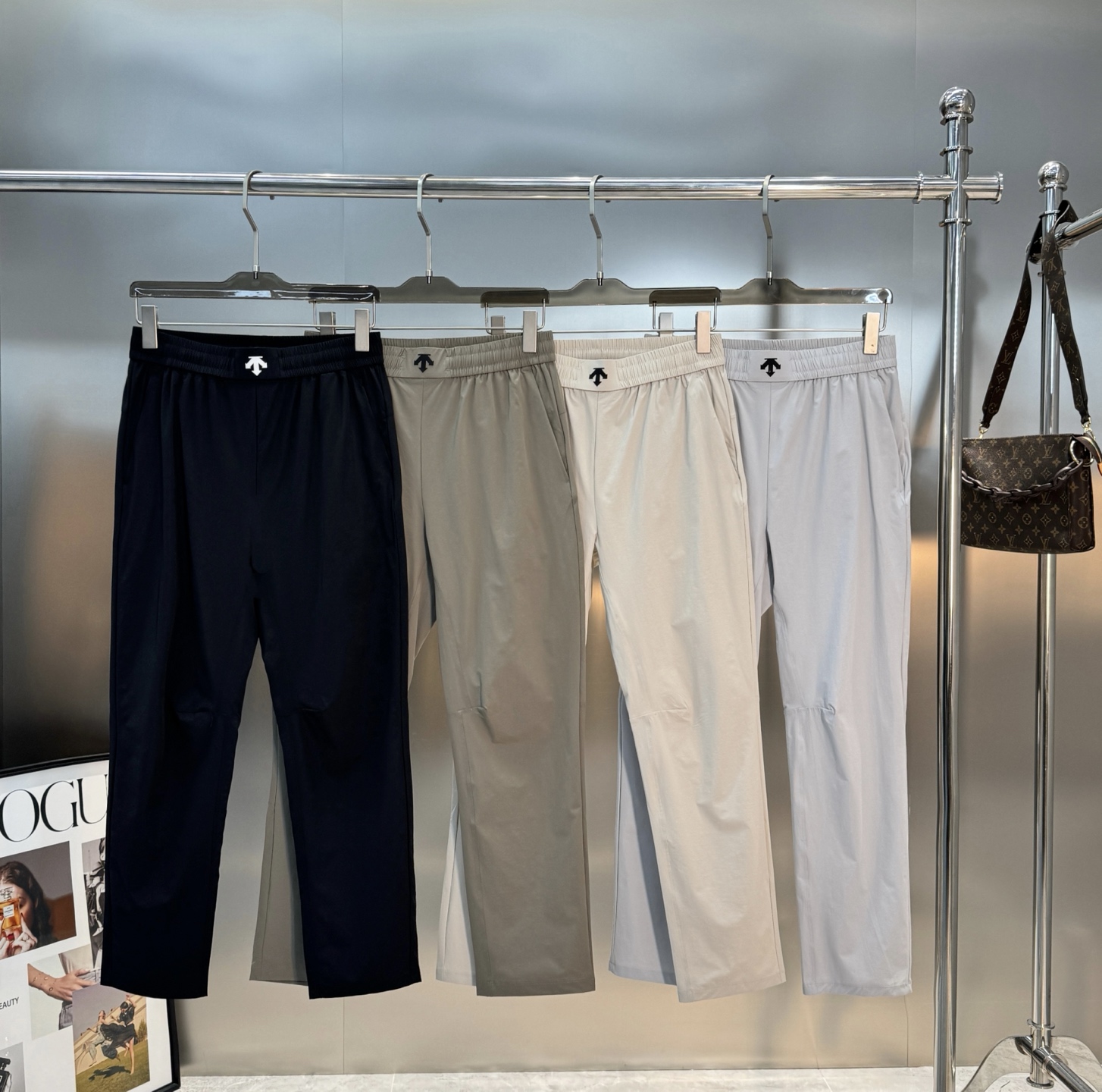 DESCENTE ATHLETIC迪桑特26s新款速干软壳裤.轻薄透气面料，夏天运动或日常都超适合!松紧