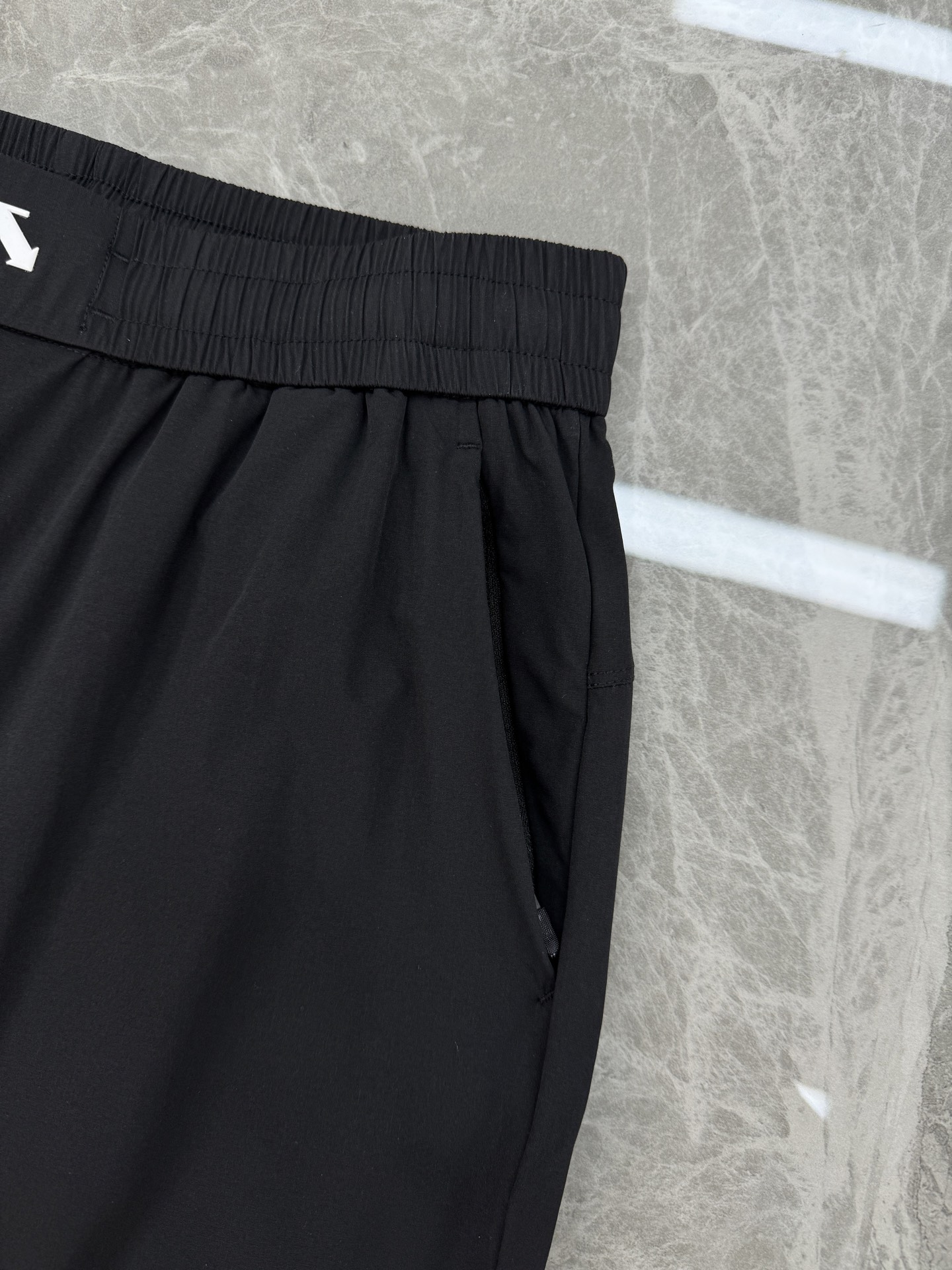 DESCENTE ATHLETIC迪桑特26s新款速干软壳裤.轻薄透气面料，夏天运动或日常都超适合!松紧