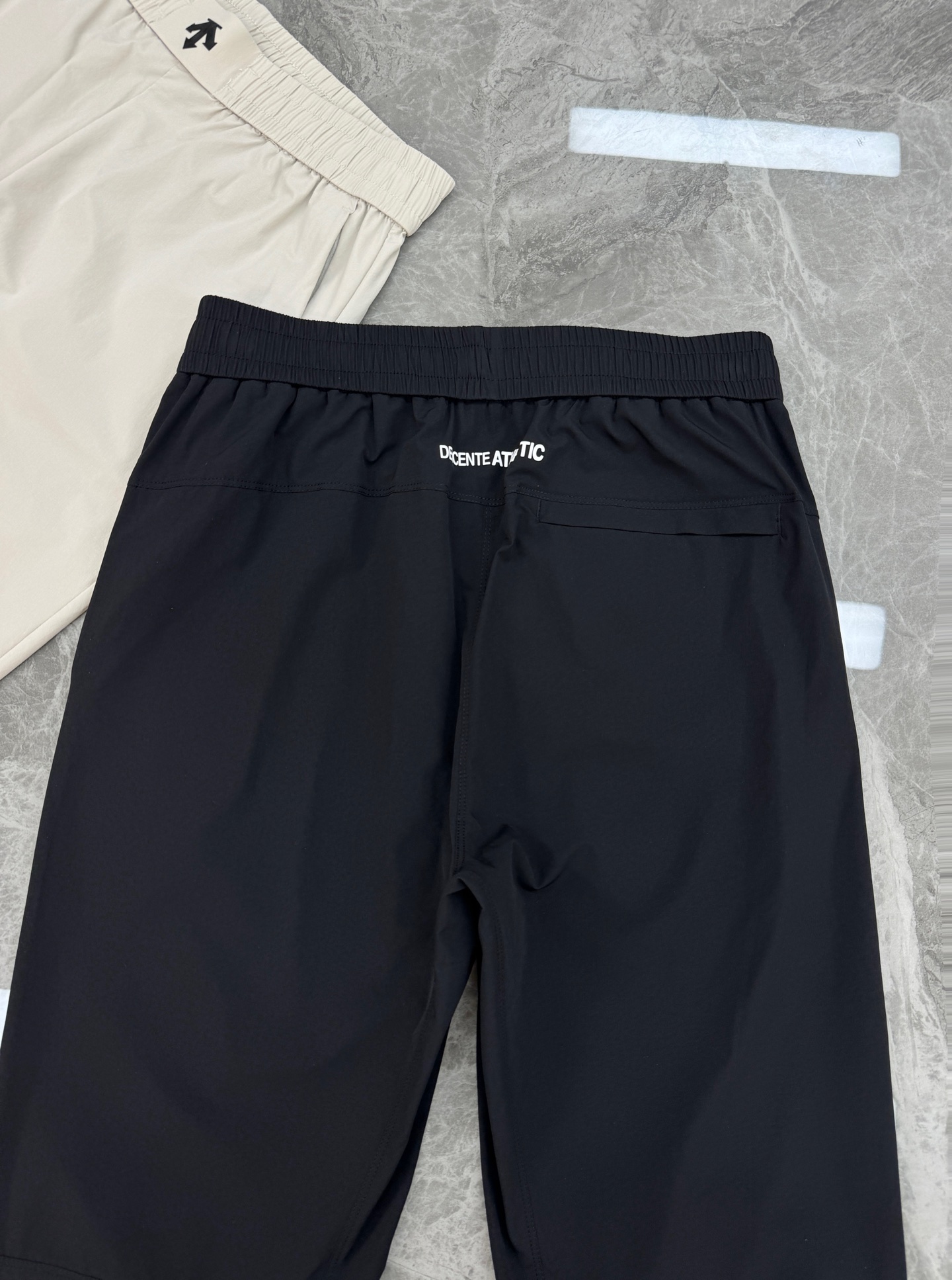 DESCENTE ATHLETIC迪桑特26s新款速干软壳裤.轻薄透气面料，夏天运动或日常都超适合!松紧