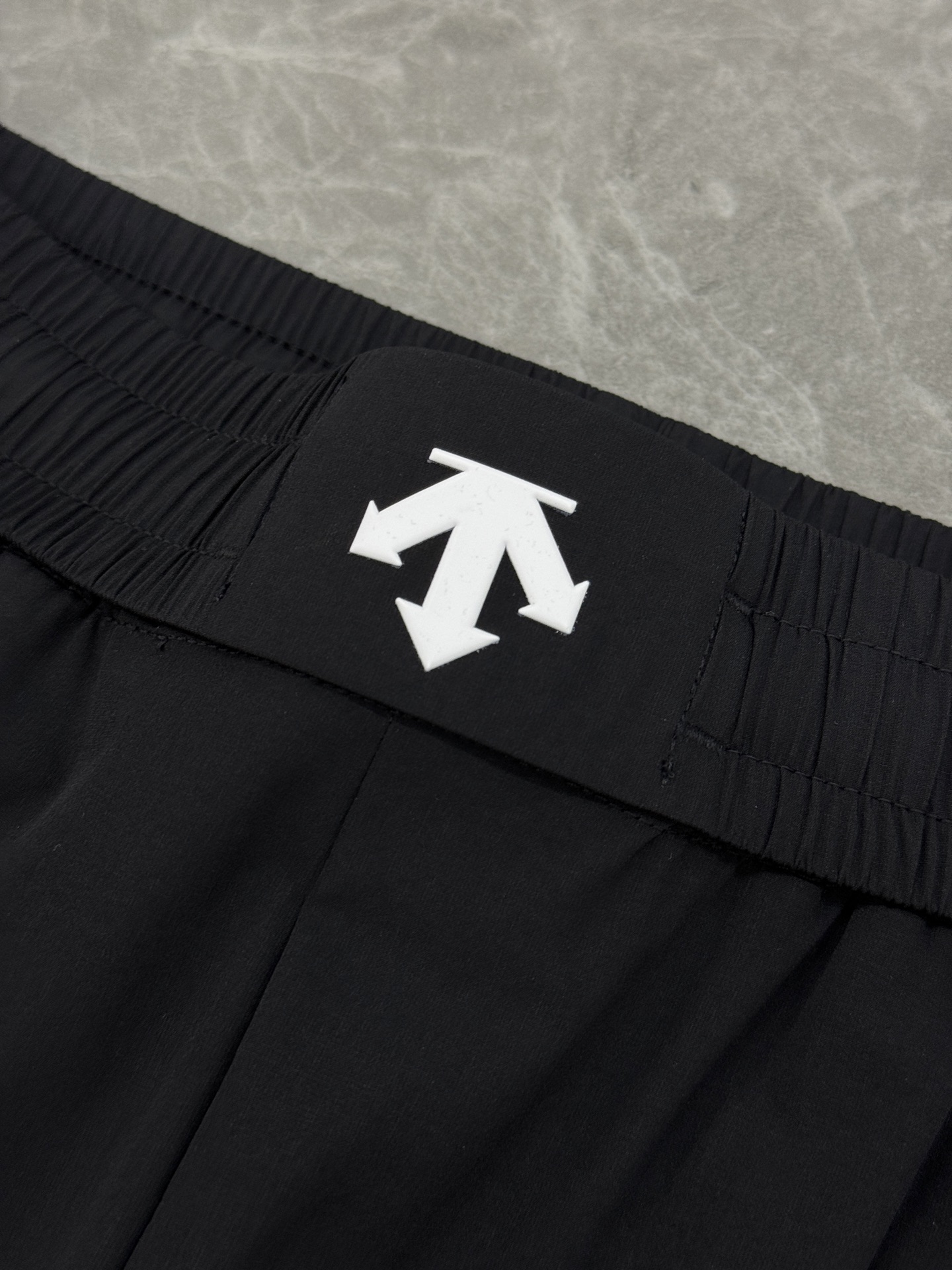 DESCENTE ATHLETIC迪桑特26s新款速干软壳裤.轻薄透气面料，夏天运动或日常都超适合!松紧