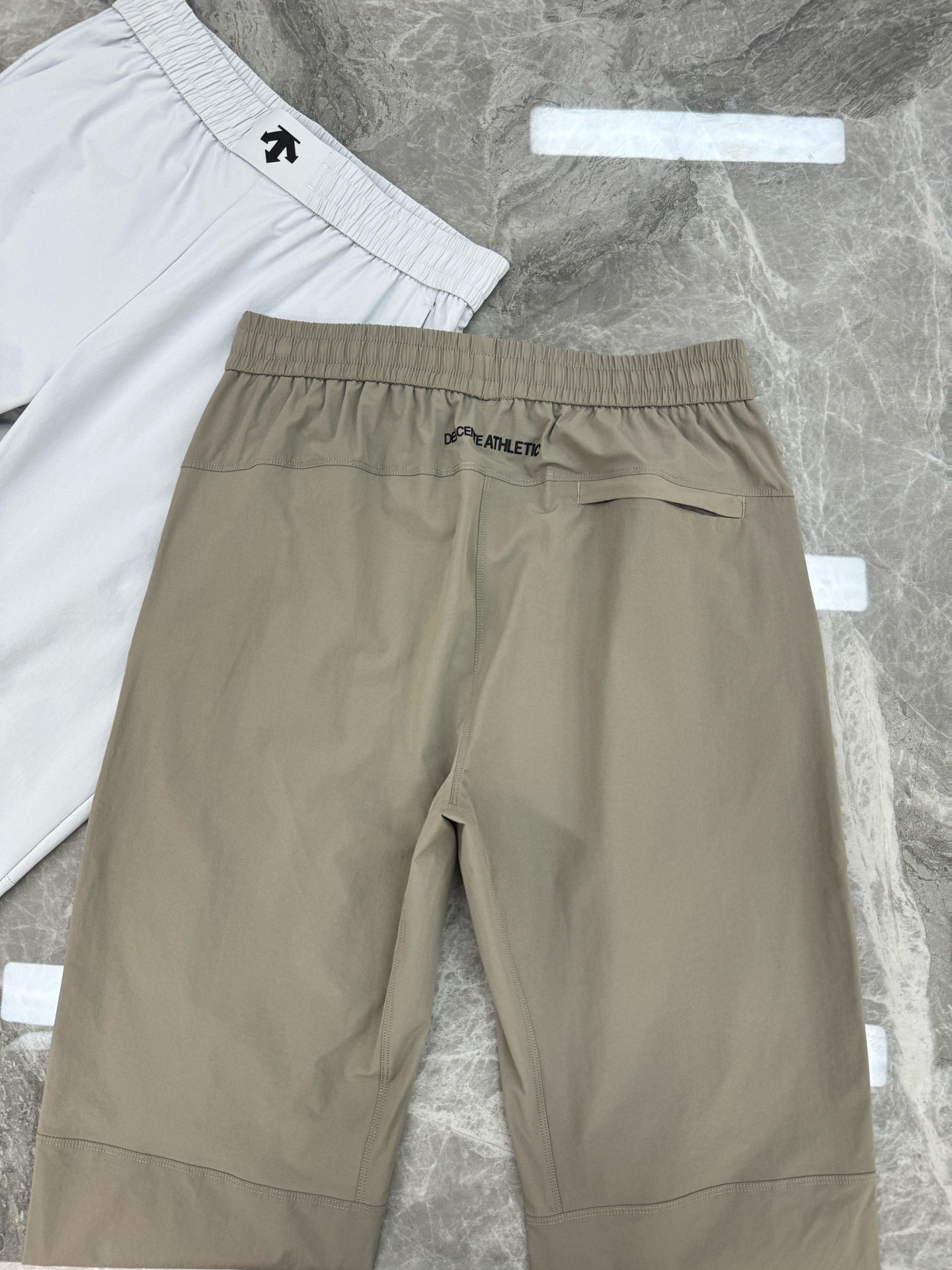 DESCENTE ATHLETIC迪桑特26s新款速干软壳裤.轻薄透气面料，夏天运动或日常都超适合!松紧