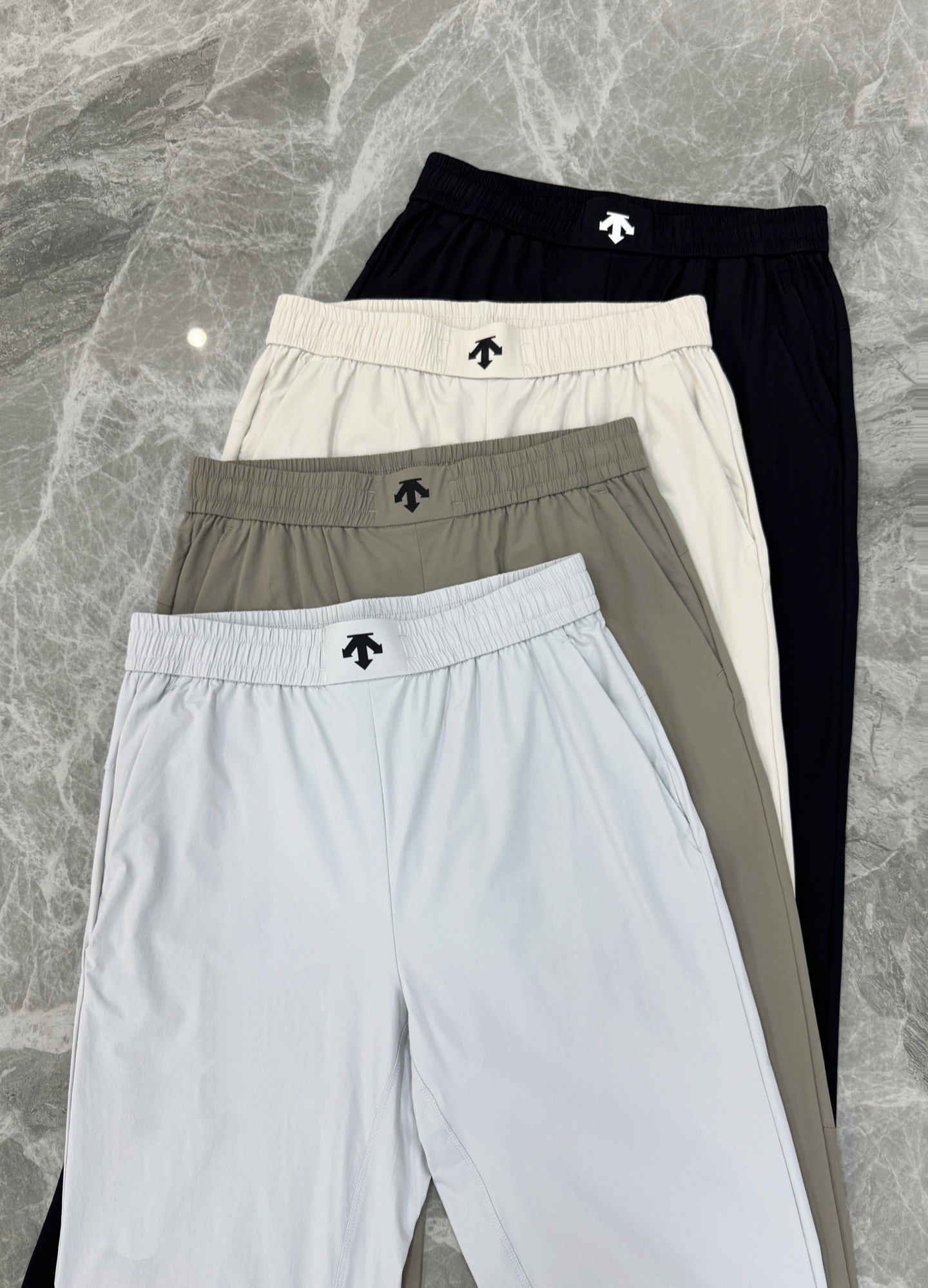 DESCENTE ATHLETIC迪桑特26s新款速干软壳裤.轻薄透气面料，夏天运动或日常都超适合!松紧