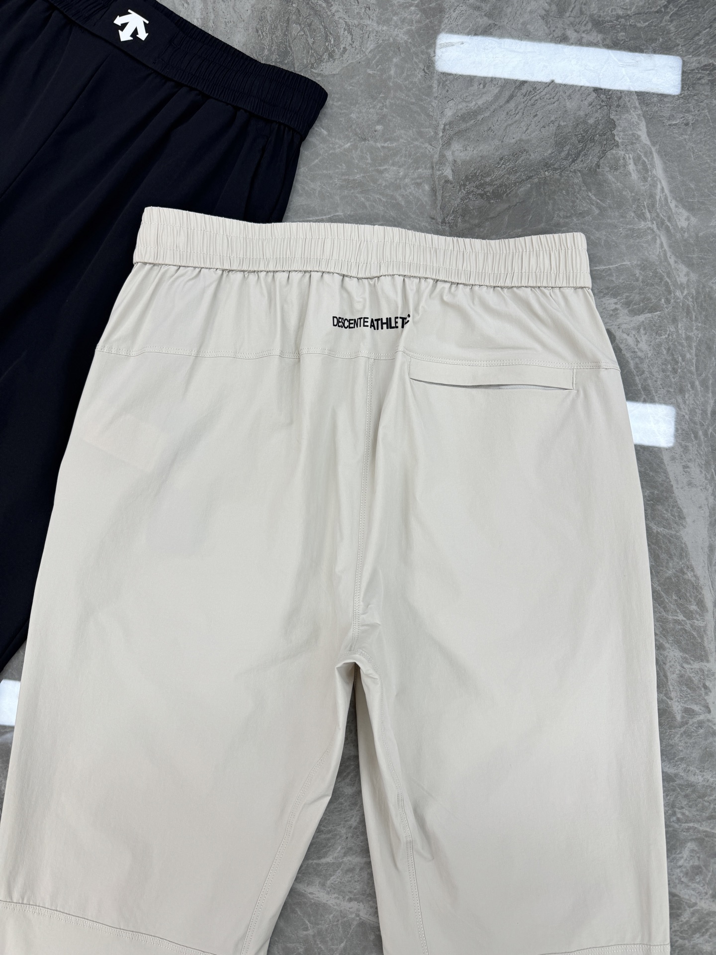 DESCENTE ATHLETIC迪桑特26s新款速干软壳裤.轻薄透气面料，夏天运动或日常都超适合!松紧