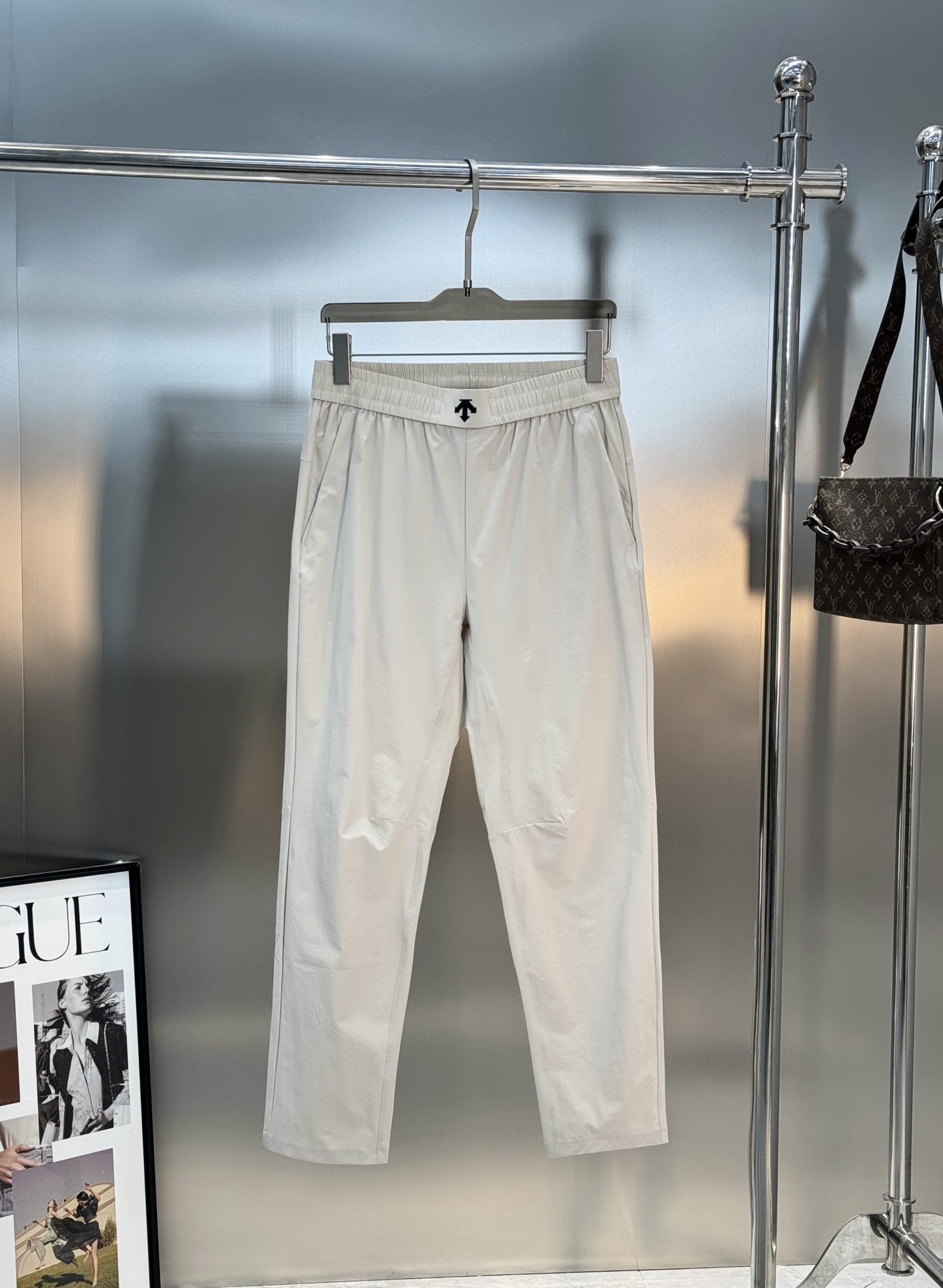DESCENTE ATHLETIC迪桑特26s新款速干软壳裤.轻薄透气面料，夏天运动或日常都超适合!松紧