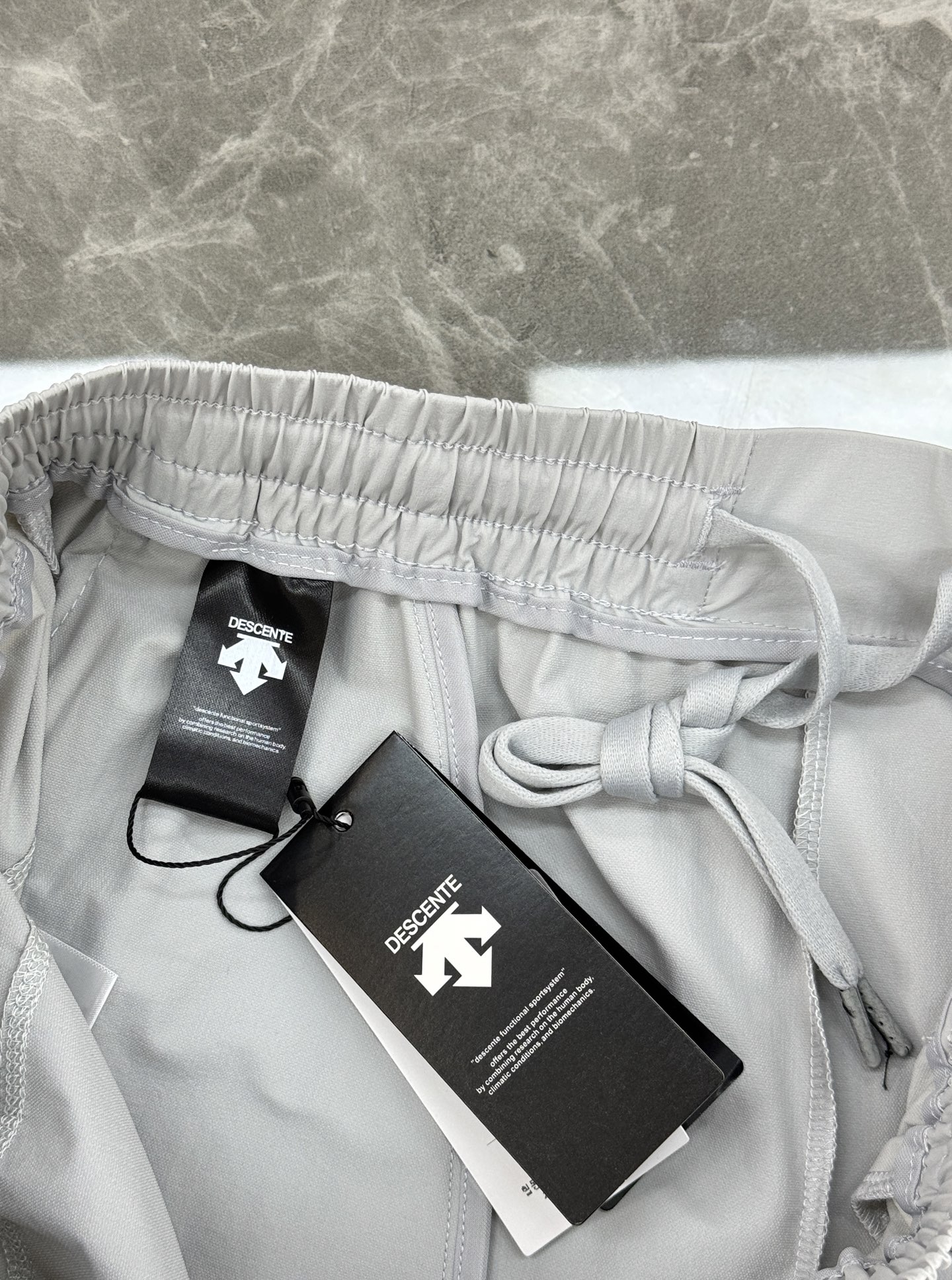 DESCENTE ATHLETIC迪桑特26s新款速干软壳裤.轻薄透气面料，夏天运动或日常都超适合!松紧