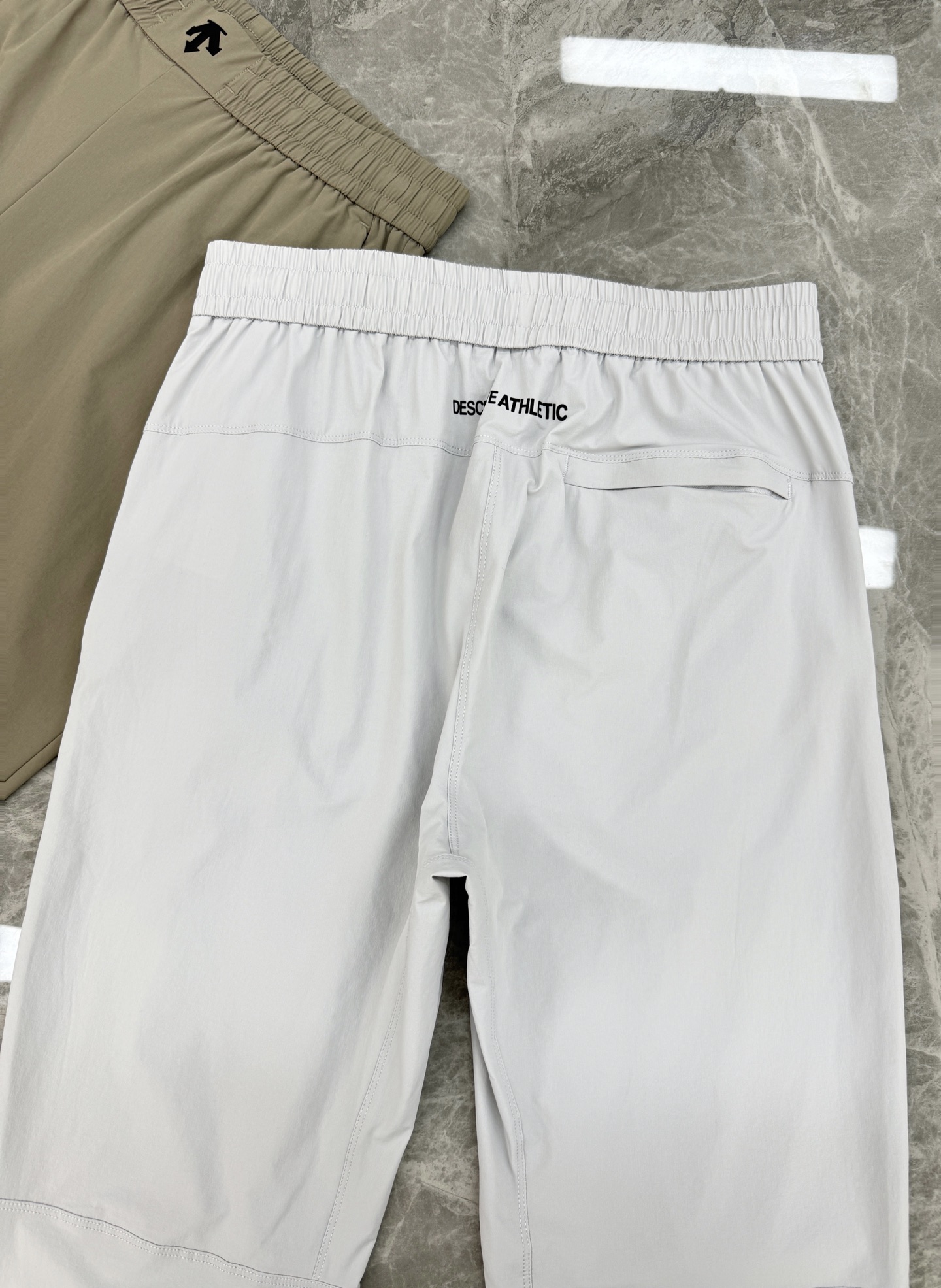 DESCENTE ATHLETIC迪桑特26s新款速干软壳裤.轻薄透气面料，夏天运动或日常都超适合!松紧