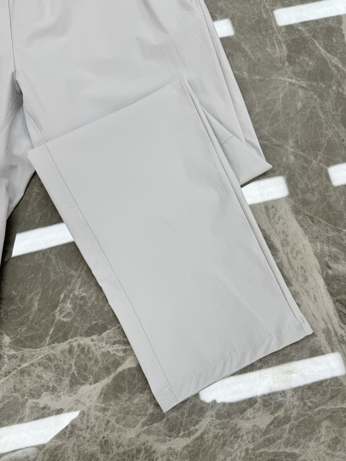 DESCENTE ATHLETIC迪桑特26s新款速干软壳裤.轻薄透气面料，夏天运动或日常都超适合!松紧