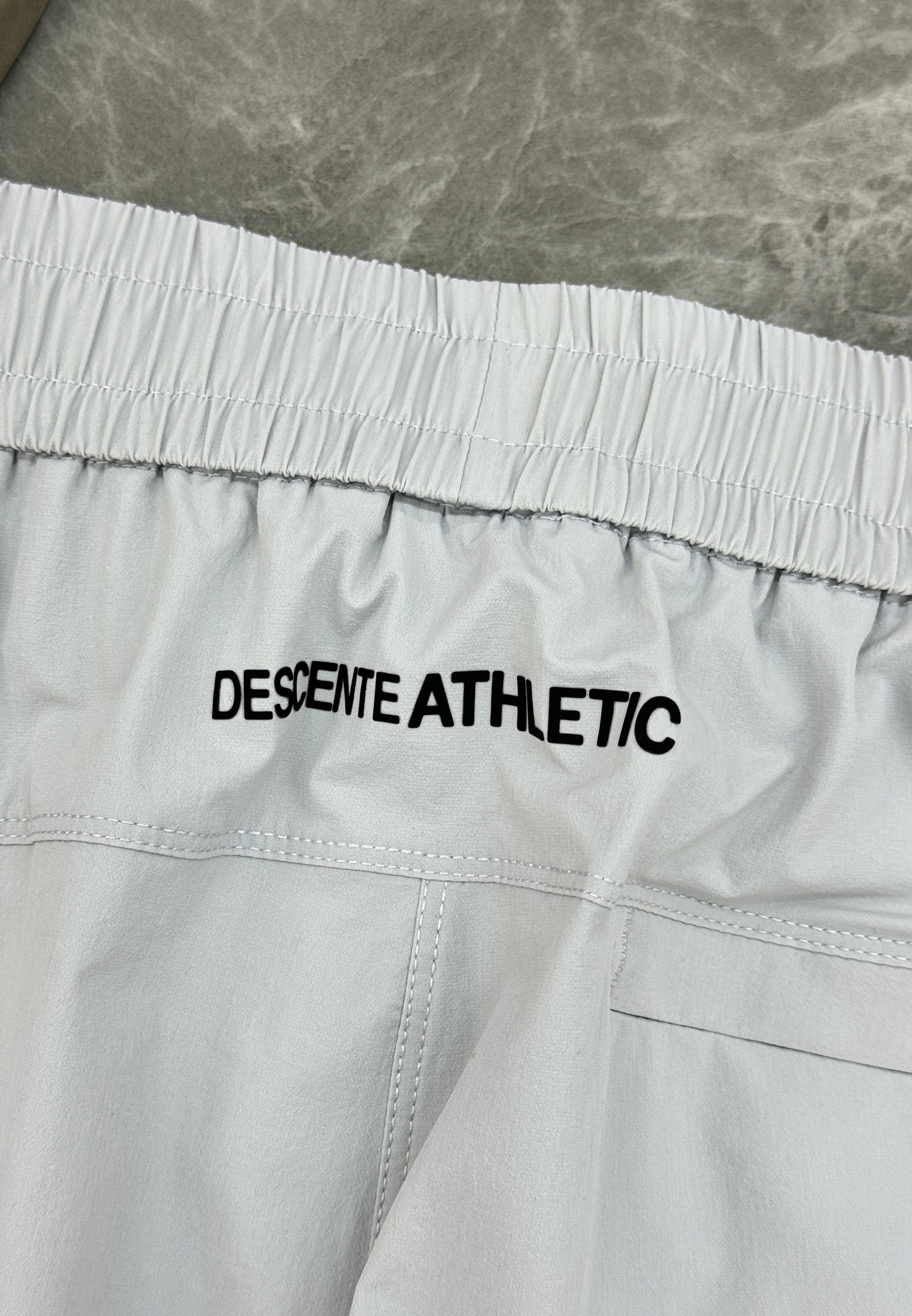 DESCENTE ATHLETIC迪桑特26s新款速干软壳裤.轻薄透气面料，夏天运动或日常都超适合!松紧