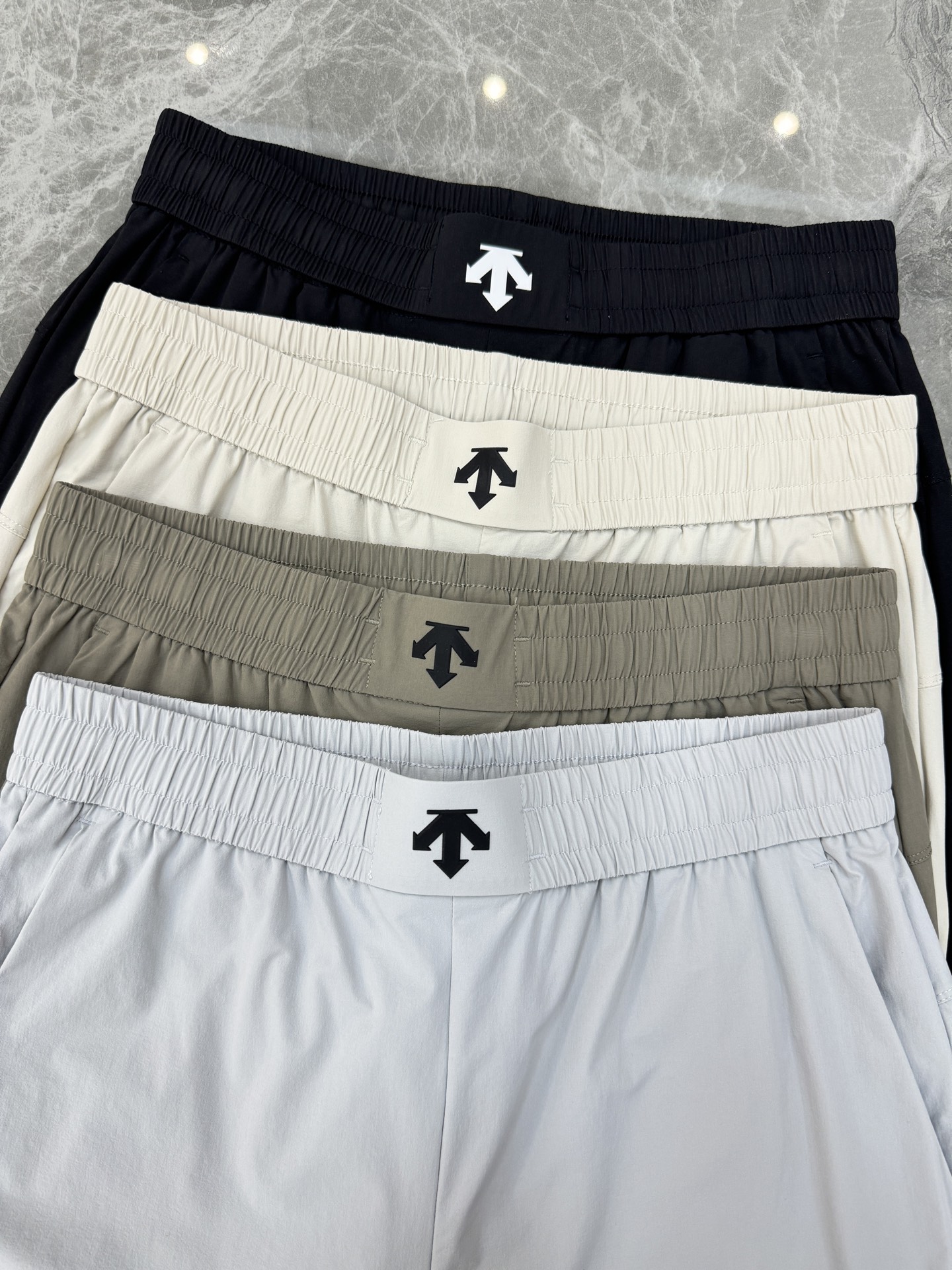 DESCENTE ATHLETIC迪桑特26s新款速干软壳裤.轻薄透气面料，夏天运动或日常都超适合!松紧