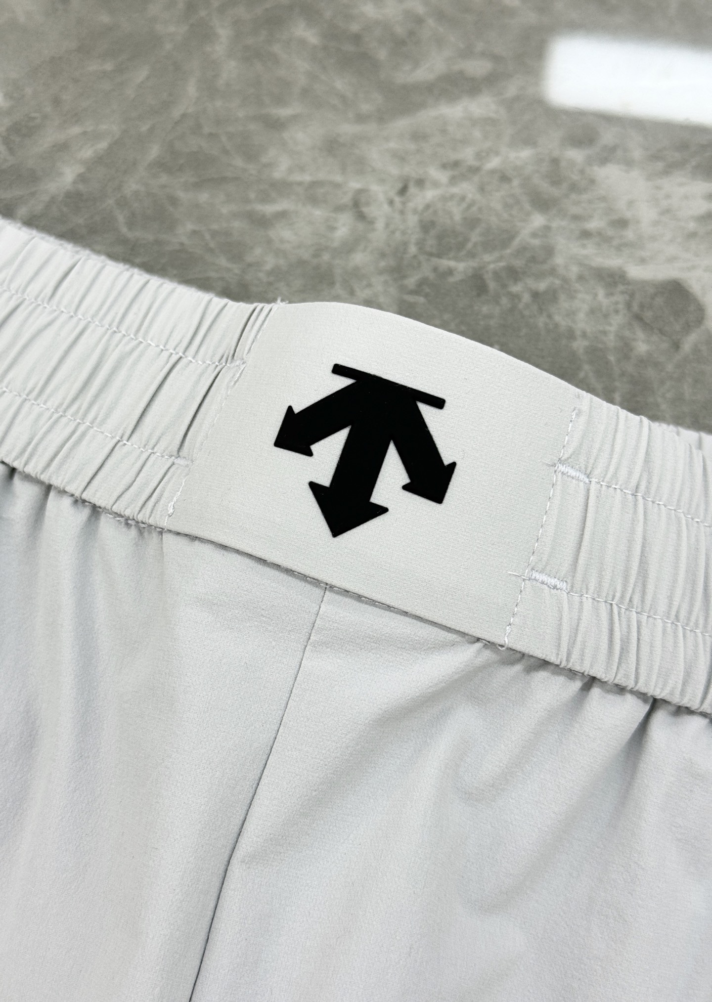 DESCENTE ATHLETIC迪桑特26s新款速干软壳裤.轻薄透气面料，夏天运动或日常都超适合!松紧