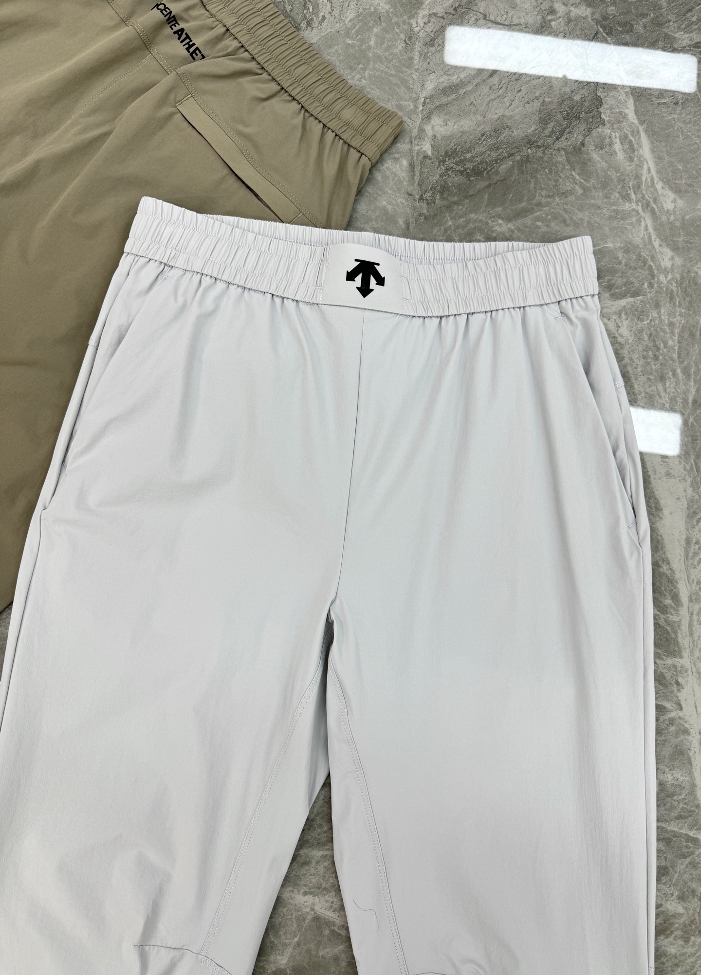 DESCENTE ATHLETIC迪桑特26s新款速干软壳裤.轻薄透气面料，夏天运动或日常都超适合!松紧