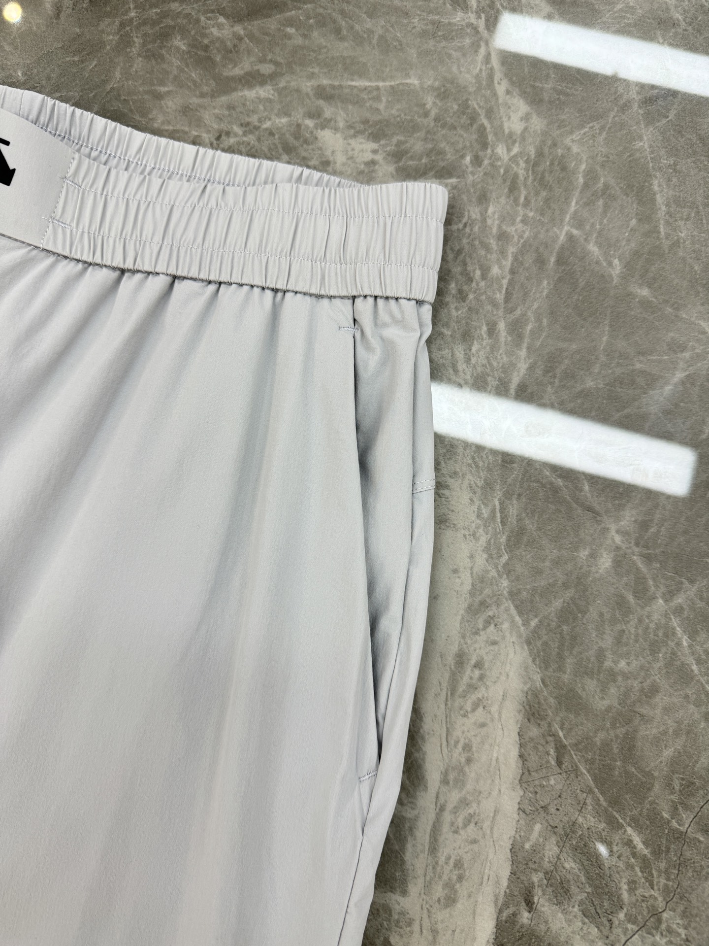 DESCENTE ATHLETIC迪桑特26s新款速干软壳裤.轻薄透气面料，夏天运动或日常都超适合!松紧