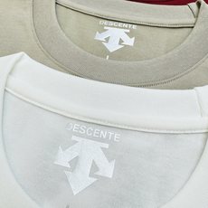 DESCENT*迪桑-特基础款T恤.男女同款❤️纯色系推荐!胸口经典标识.3D烫画设计.简单高级.质感极好舒适又透气.让 DESCENT*迪桑-特基础款T恤.男女同款❤️纯色系推荐!胸口经典标识.3D烫画设计.简单高级.质感极好舒适又透气.让