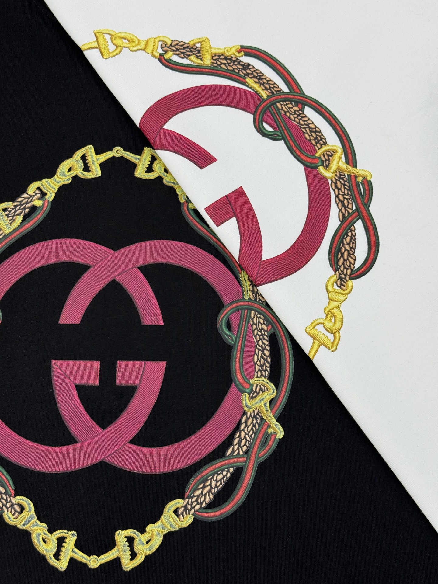 Gucci2026春夏马年限定T恤，男女同款❤️100%纯棉，280g重磅面料，柔软亲肤又挺阔有型。胸前