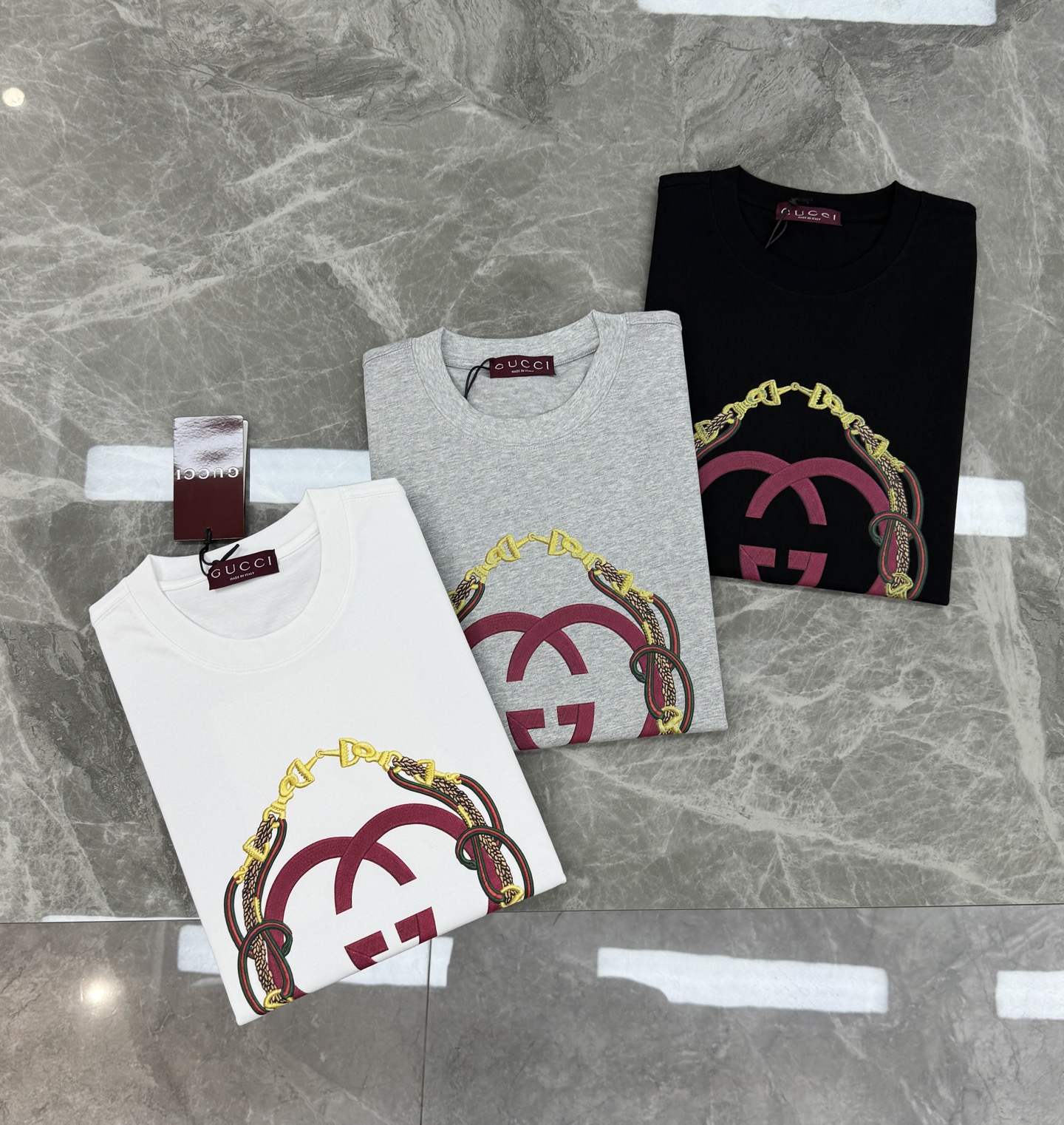 Gucci2026春夏马年限定T恤，男女同款❤️100%纯棉，280g重磅面料，柔软亲肤又挺阔有型。胸前
