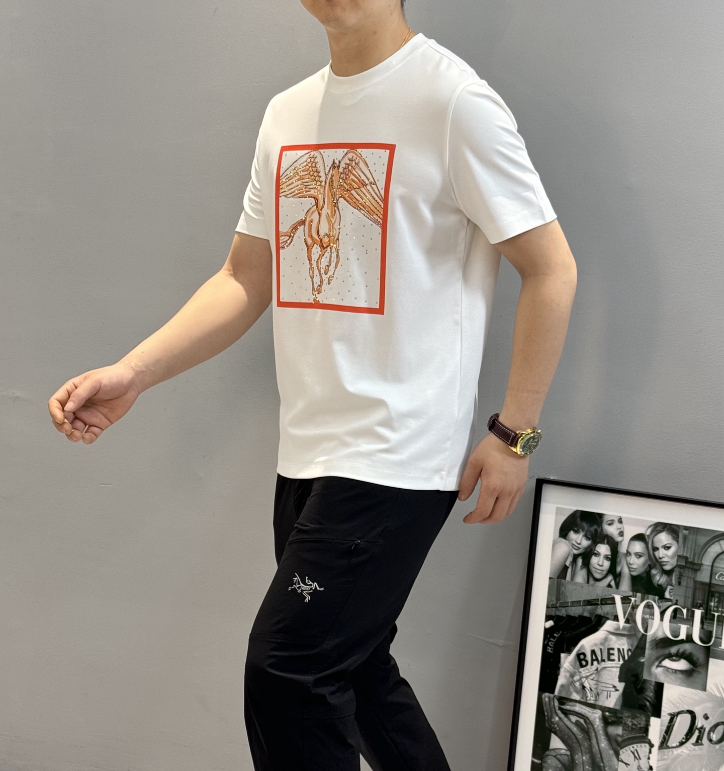 HERM*S爱马仕新款丝光棉T恤.新品为全新系列注入满满活力，这款单品用心甄选200g丝光棉面料制成，面