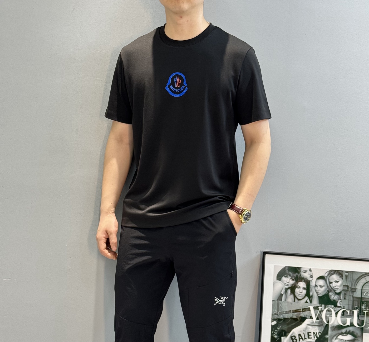 MONCLER蒙口新款圆领丝光棉T恤.代工出品！！此款打底衫以基础的版型为框架.胸口采用品牌小帽子经典烫