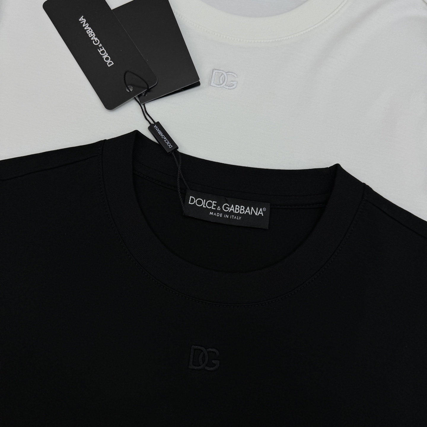 D&G*杜嘉班纳26s新款丝光棉T恤.原单品质推荐！胸前品牌字母DG.简单高级-标签化的高密度3D刺绣字