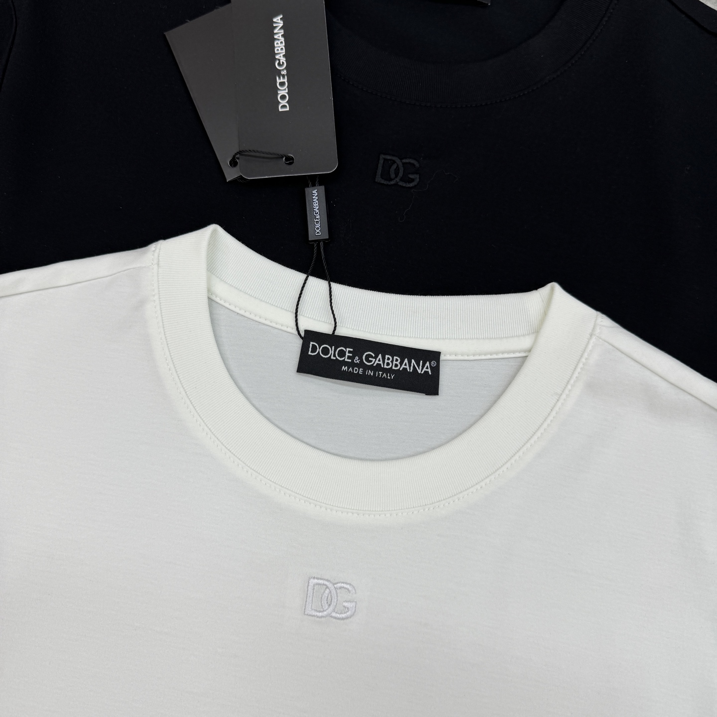 D&G*杜嘉班纳26s新款丝光棉T恤.原单品质推荐！胸前品牌字母DG.简单高级-标签化的高密度3D刺绣字