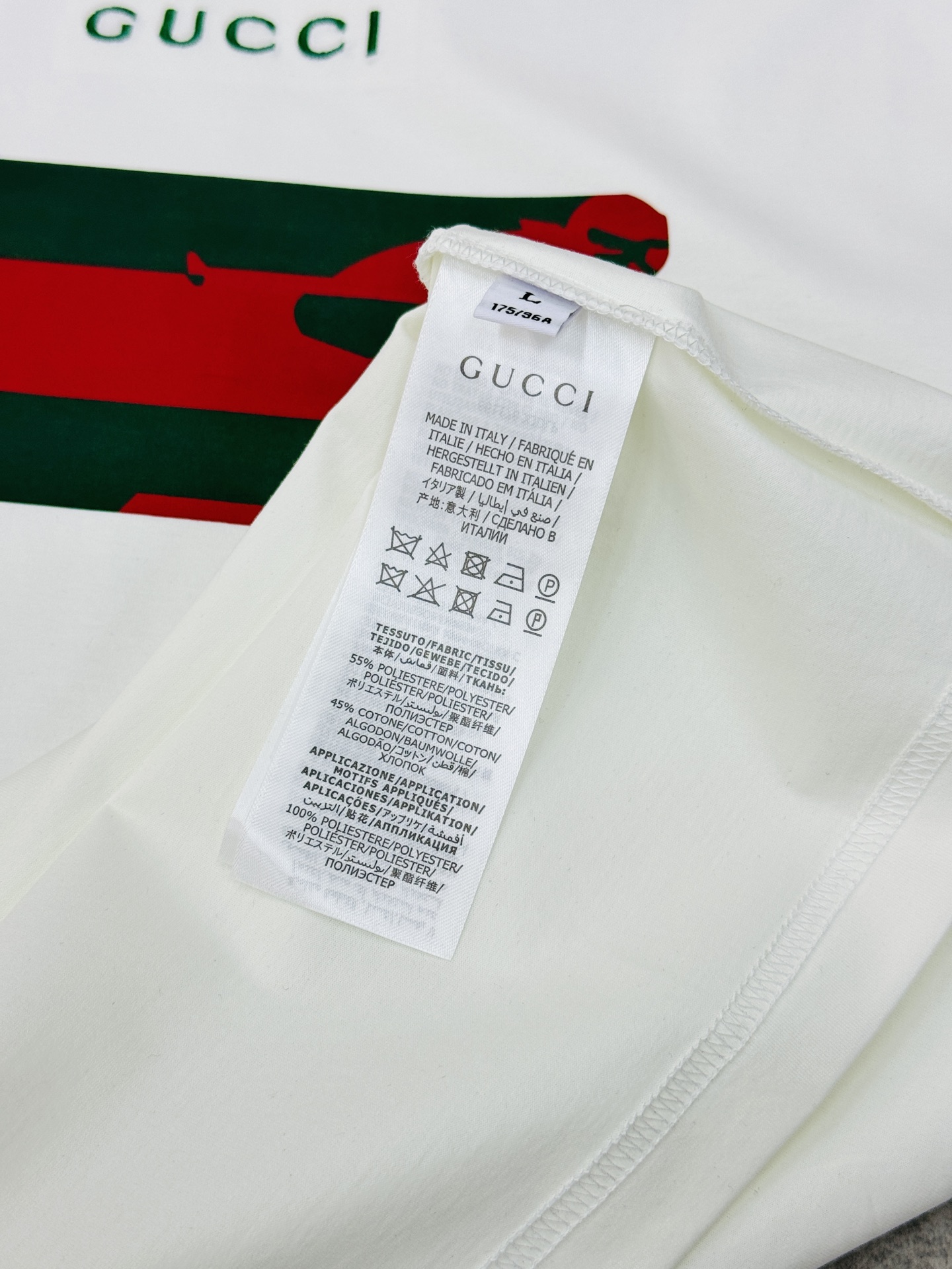Gucci古奇26s新品滑雪印花T恤.采用190g丝光棉材质，穿着舒适透气。正面滑雪人物剪影+品牌标志，
