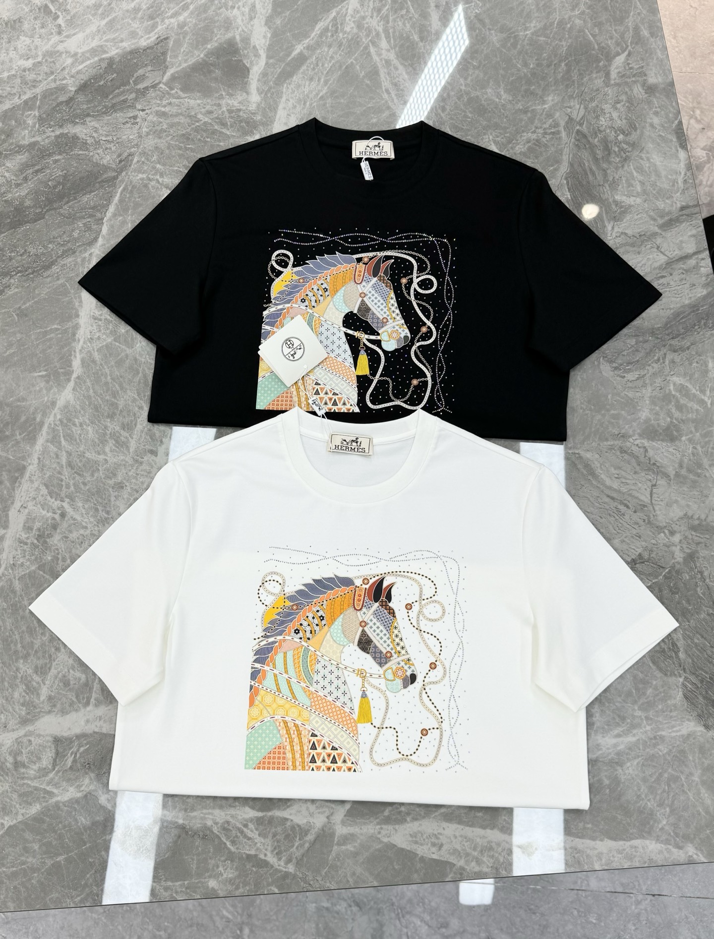 HERM*S爱马仕新款丝光棉T恤.新品为全新系列注入满满活力，这款单品用心甄选200g丝光棉面料制成，面