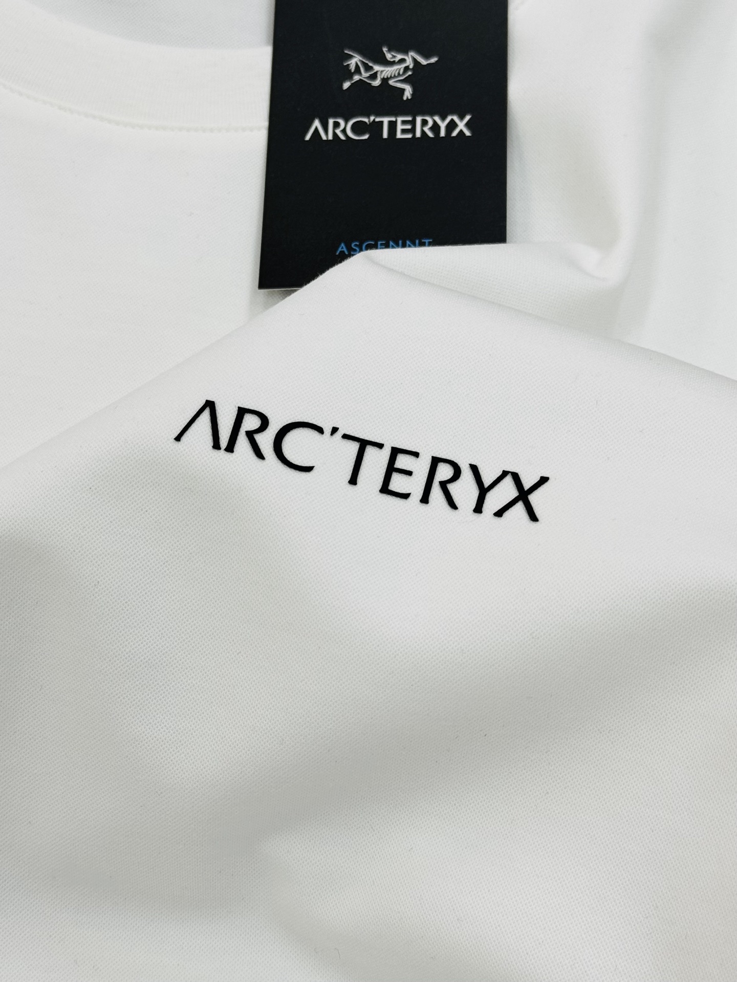 ARC'TERY*始祖-鸟🐦新款丝光棉T恤.优选200g丝光棉质面料，柔软舒适.裁剪工艺到位没有任何的拖