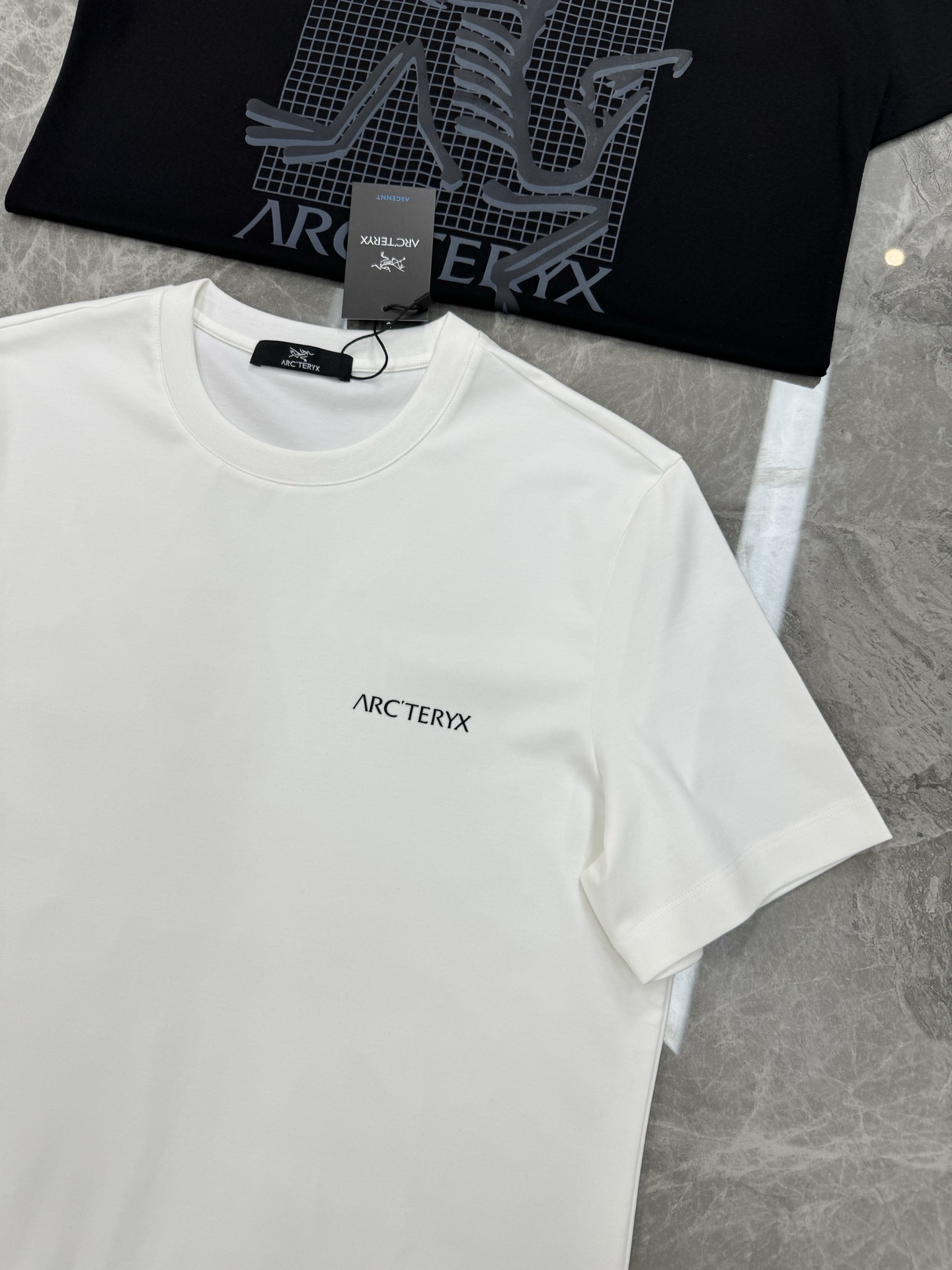 ARC'TERY*始祖-鸟🐦新款丝光棉T恤.优选200g丝光棉质面料，柔软舒适.裁剪工艺到位没有任何的拖