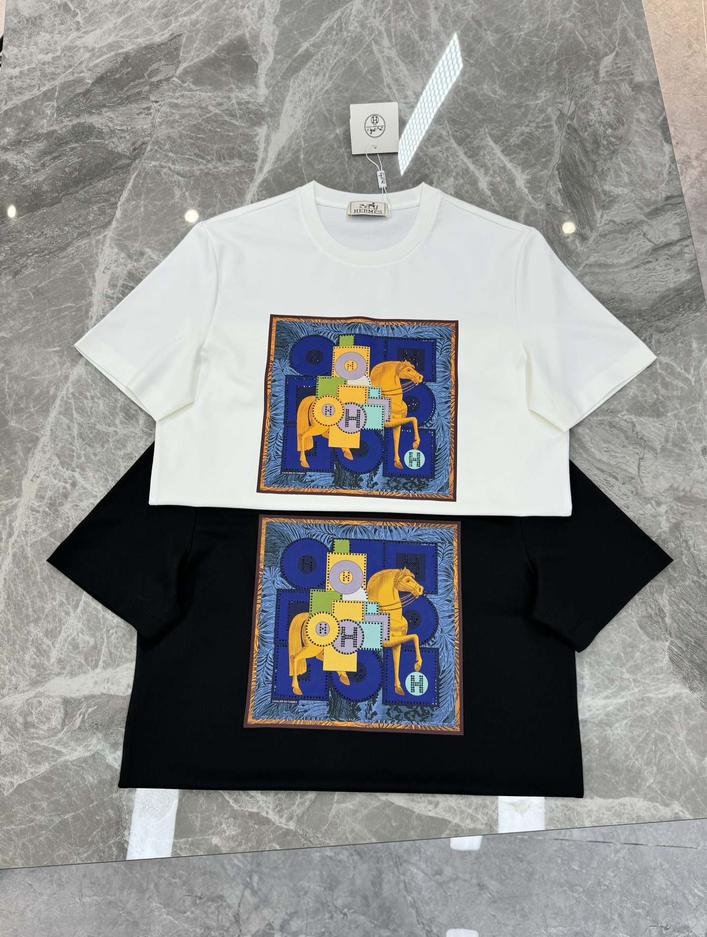 HERM*S爱马仕新款丝光棉T恤.新品为全新系列注入满满活力，这款单品用心甄选200g丝光棉面料制成，面