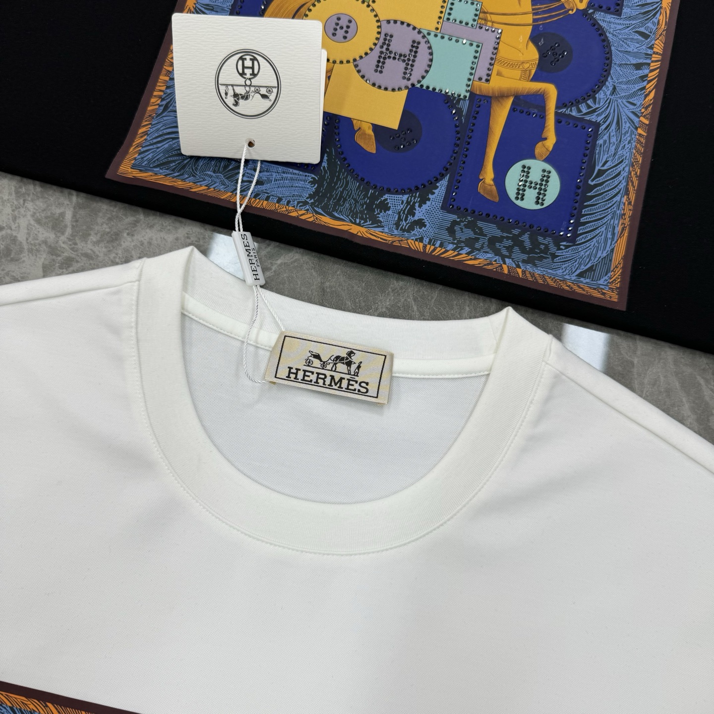 HERM*S爱马仕新款丝光棉T恤.新品为全新系列注入满满活力，这款单品用心甄选200g丝光棉面料制成，面