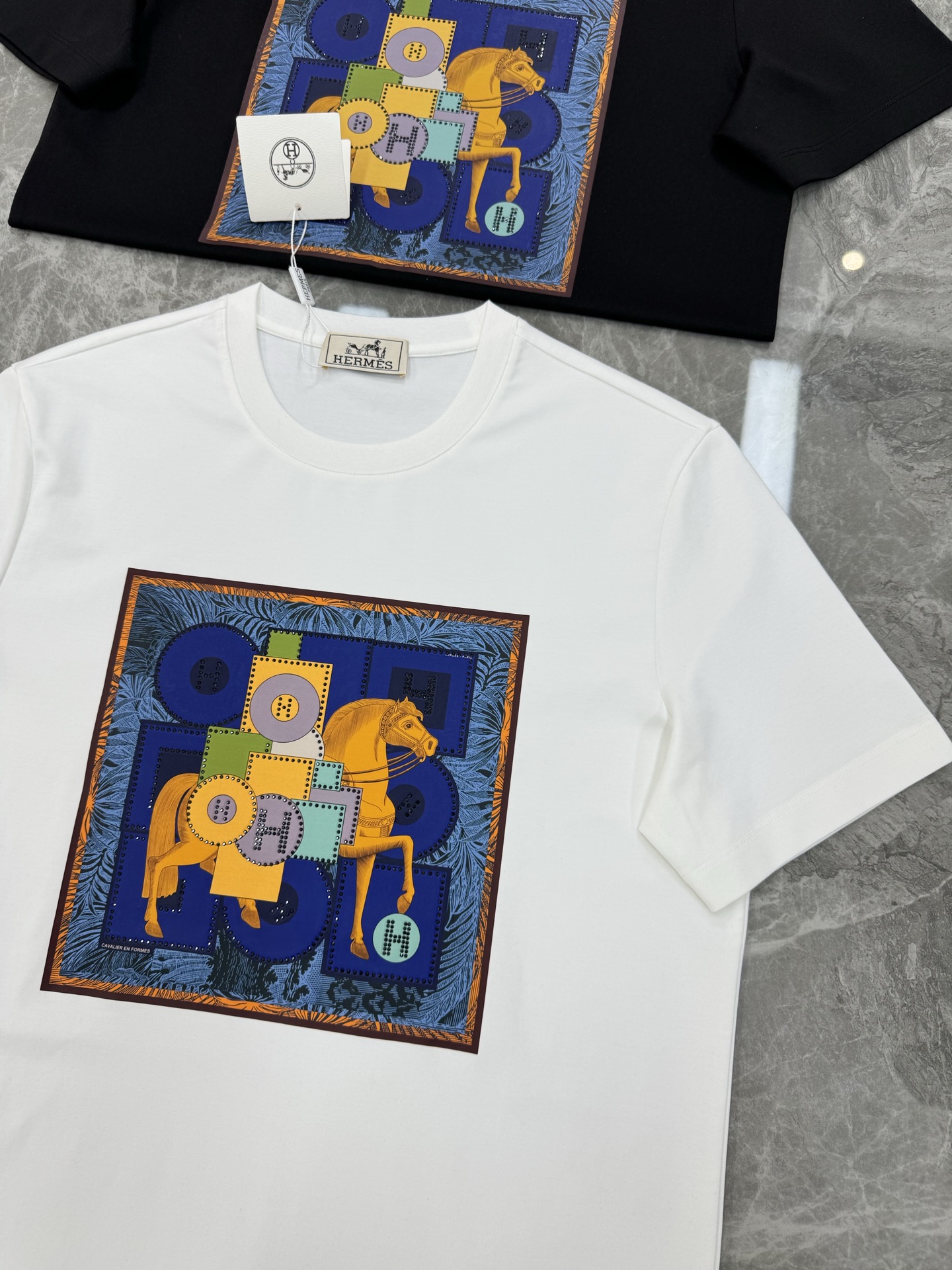 HERM*S爱马仕新款丝光棉T恤.新品为全新系列注入满满活力，这款单品用心甄选200g丝光棉面料制成，面