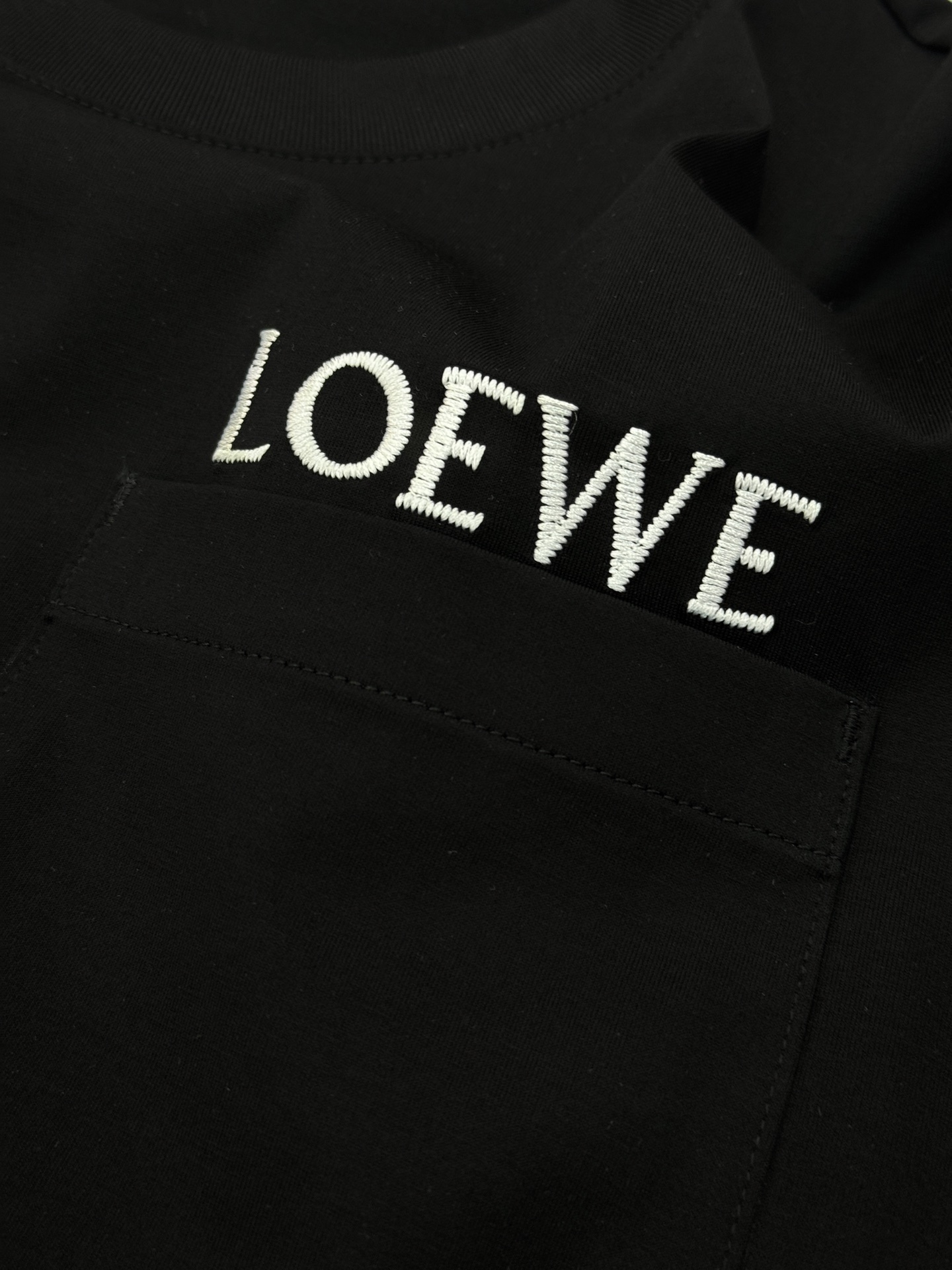 LOEWE罗意威26s经典Logo口袋短袖.原单推荐❤️采用100%190g丝光棉，柔软亲肤又透气，日常