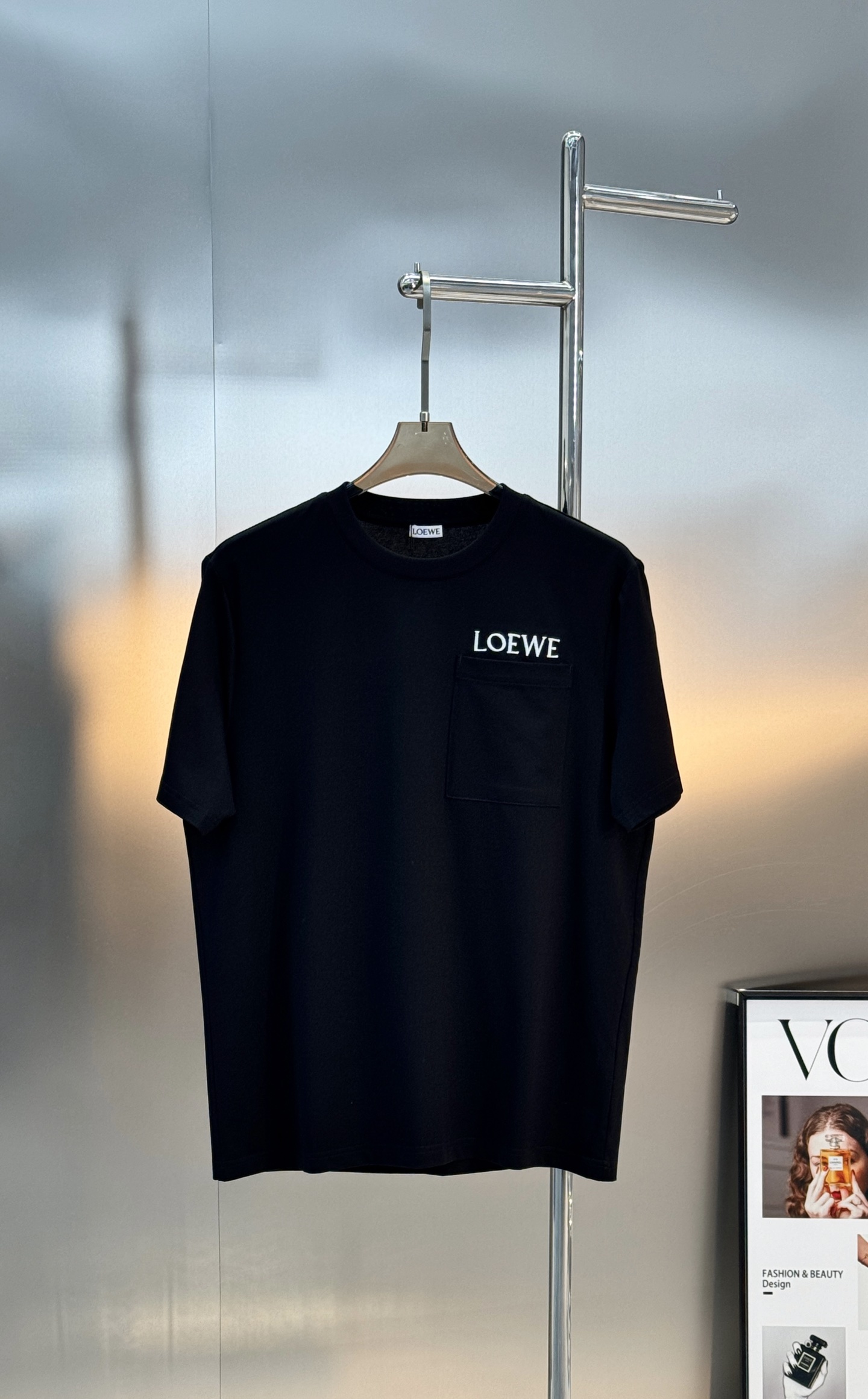 LOEWE罗意威26s经典Logo口袋短袖.原单推荐❤️采用100%190g丝光棉，柔软亲肤又透气，日常