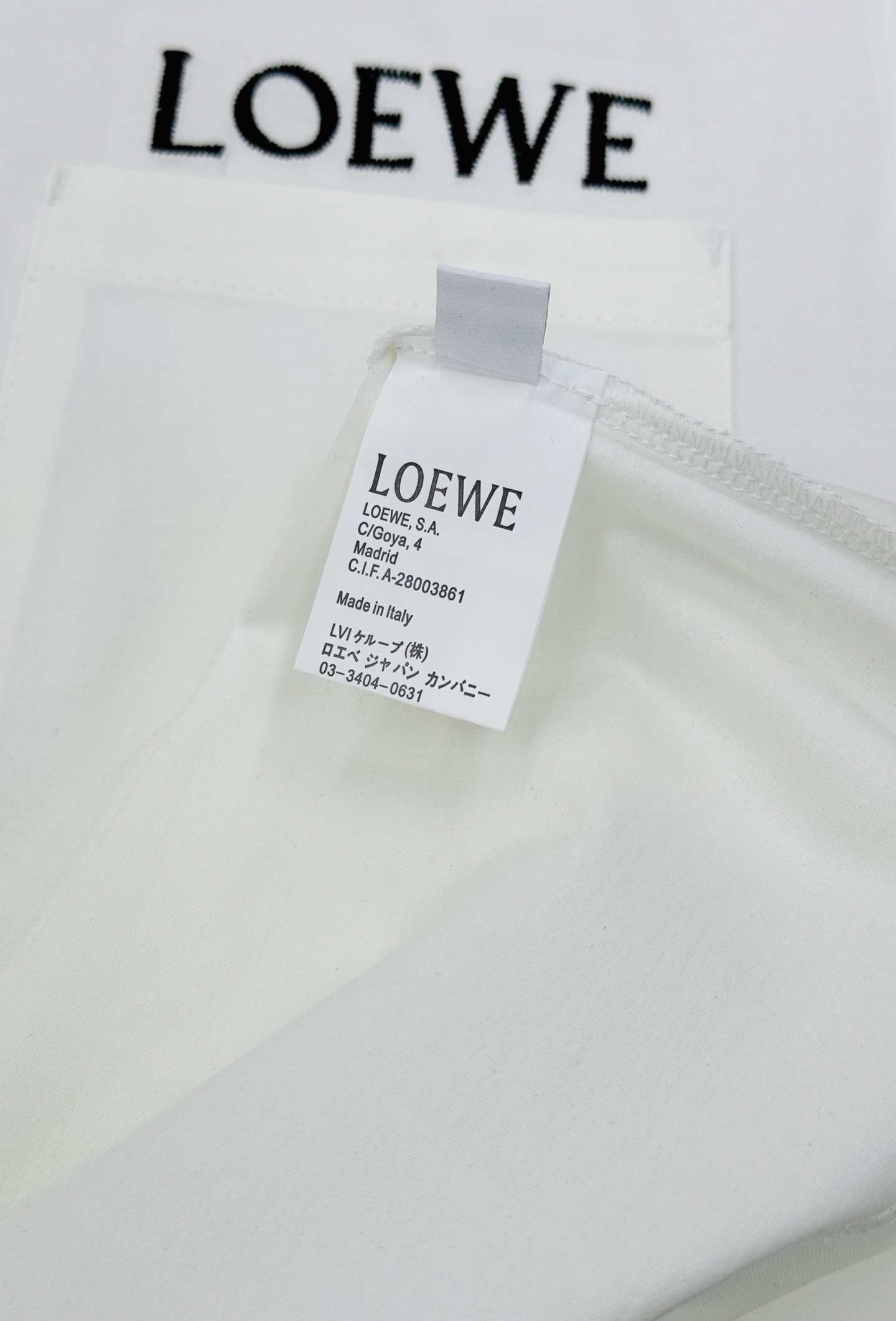 LOEWE罗意威26s经典Logo口袋短袖.原单推荐❤️采用100%190g丝光棉，柔软亲肤又透气，日常
