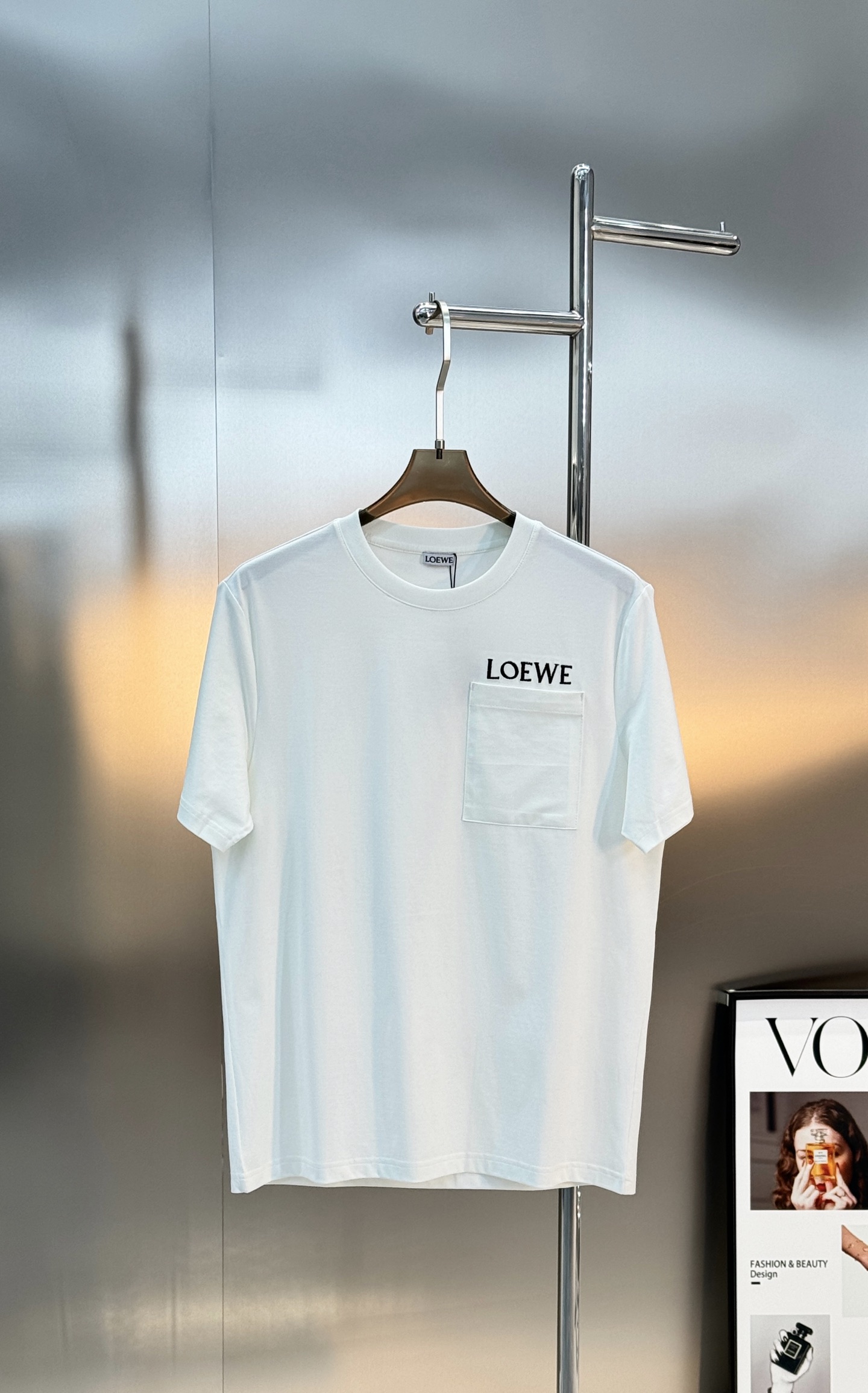 LOEWE罗意威26s经典Logo口袋短袖.原单推荐❤️采用100%190g丝光棉，柔软亲肤又透气，日常