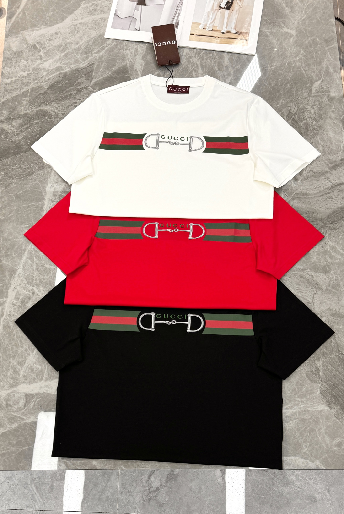 GUCCI古奇26s新品马衔扣红绿条纹T恤.190g丝光棉面料.舒适透气，定制螺纹.舒适不易变形.日常穿