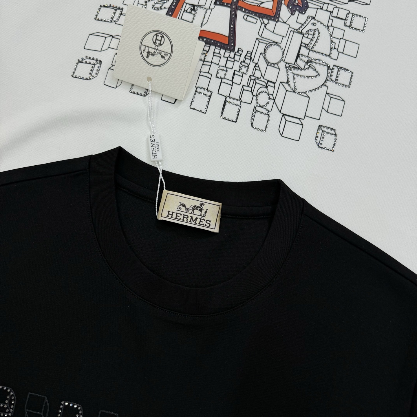 HERM*S爱马仕新款丝光棉T恤.新品为全新系列注入满满活力，这款单品用心甄选200g丝光棉面料制成，面