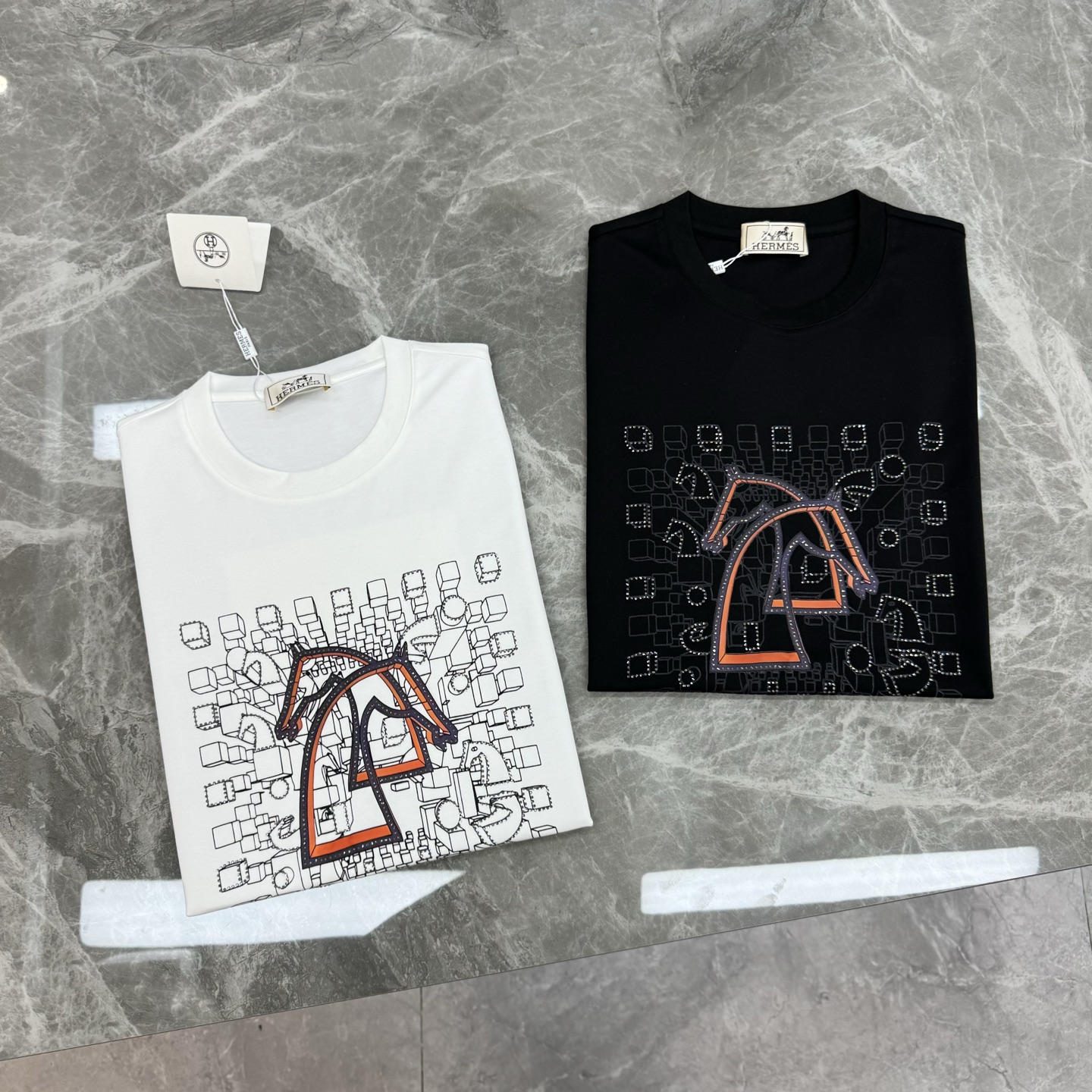 HERM*S爱马仕新款丝光棉T恤.新品为全新系列注入满满活力，这款单品用心甄选200g丝光棉面料制成，面