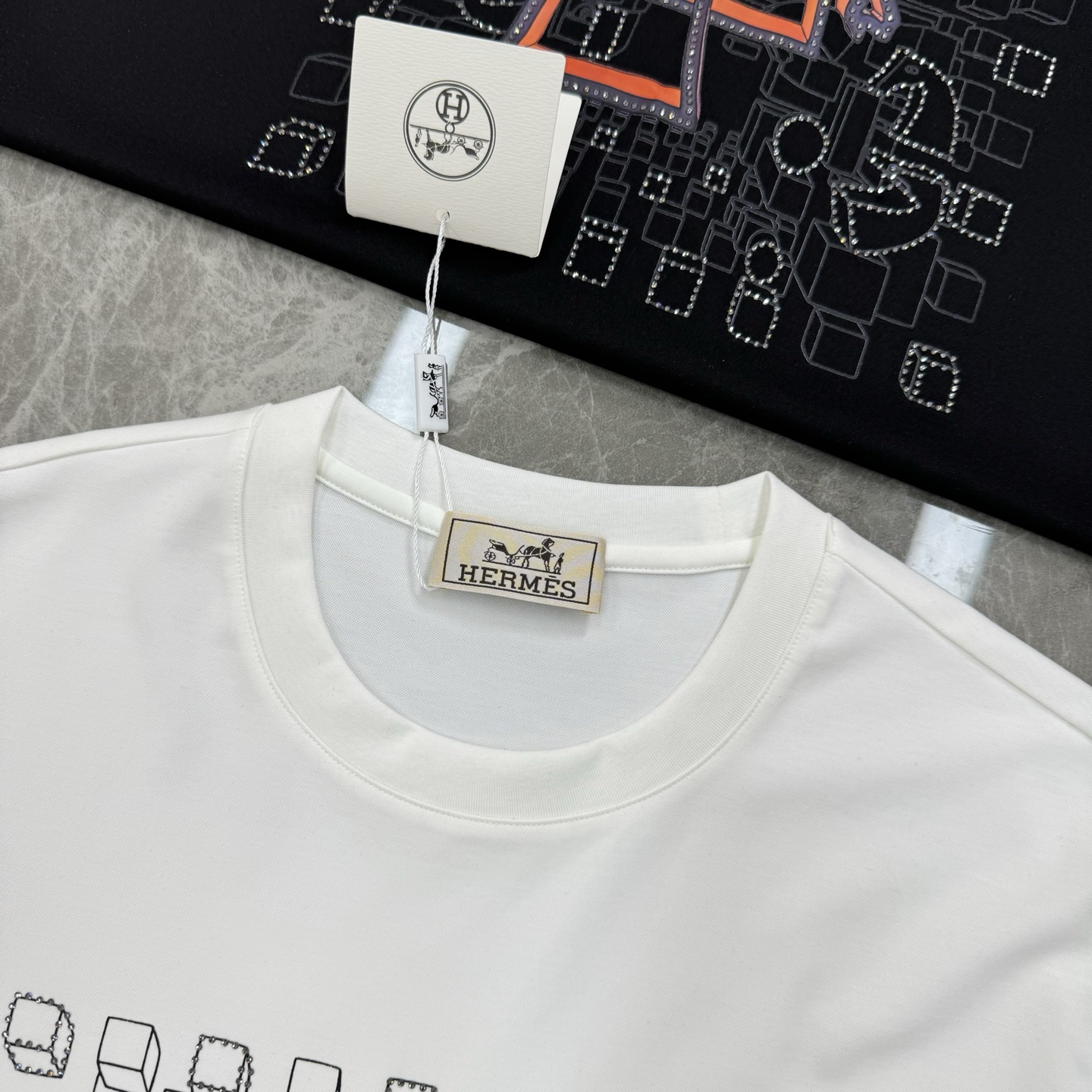 HERM*S爱马仕新款丝光棉T恤.新品为全新系列注入满满活力，这款单品用心甄选200g丝光棉面料制成，面