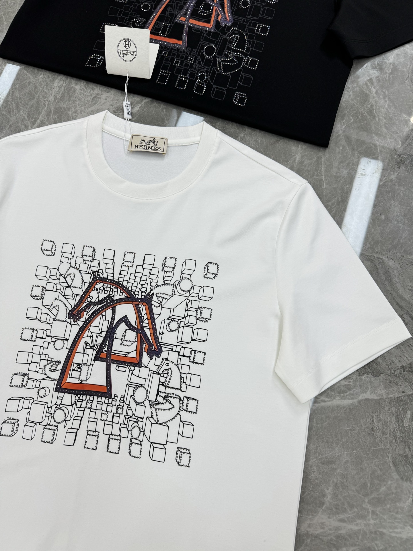 HERM*S爱马仕新款丝光棉T恤.新品为全新系列注入满满活力，这款单品用心甄选200g丝光棉面料制成，面