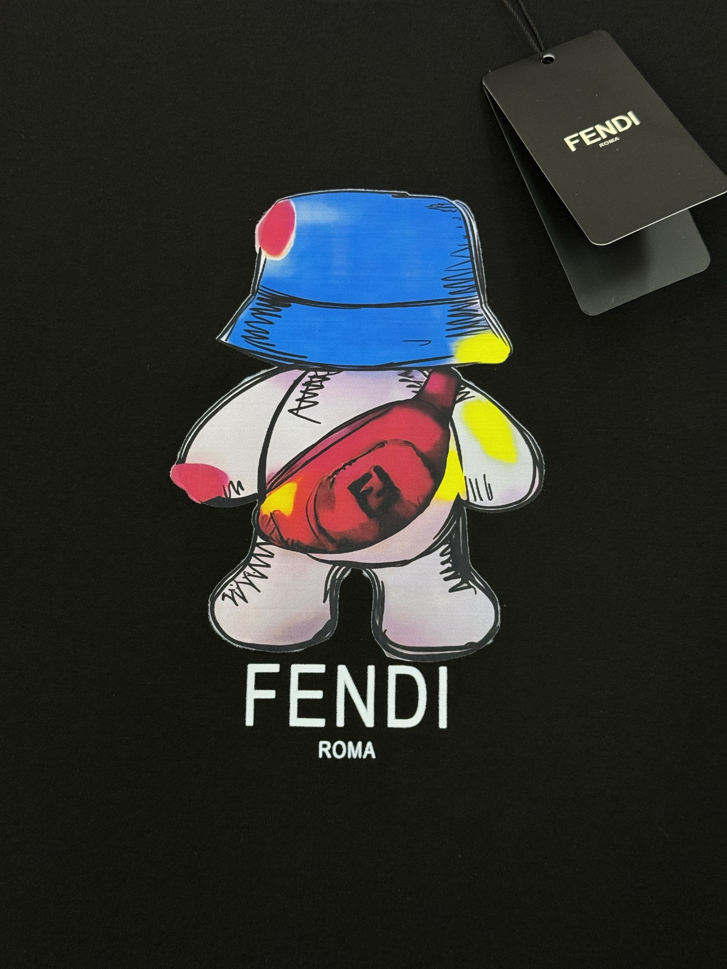 FENDI芬迪新款丝光棉T恤.胸口烫画设计.卡通造型非常减龄.成就最火最潮的icon...客供190g丝