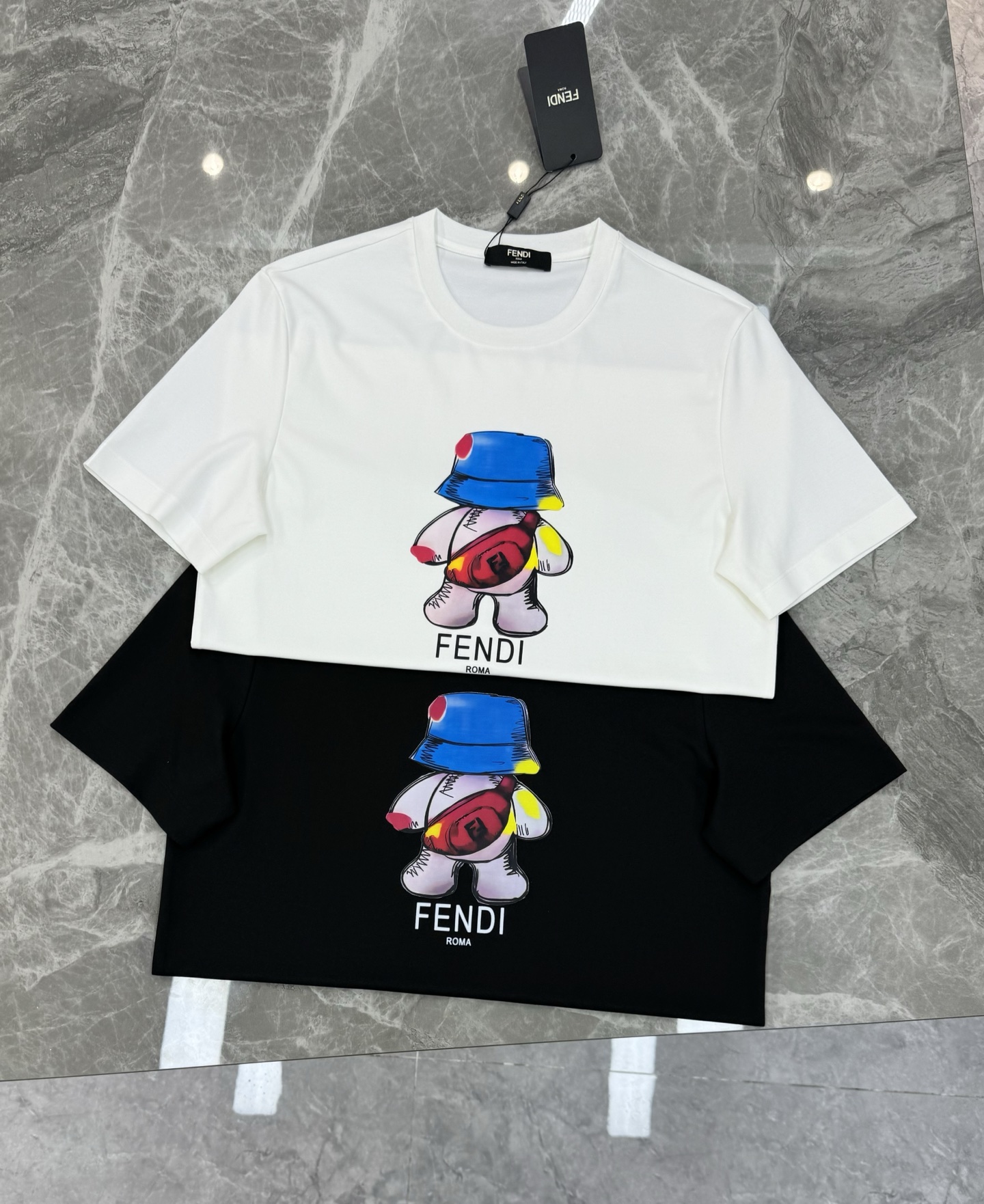 FENDI芬迪新款丝光棉T恤.胸口烫画设计.卡通造型非常减龄.成就最火最潮的icon...客供190g丝